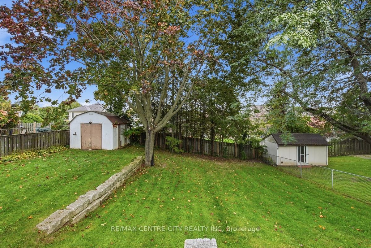 4564 East Road E Property Photo 44
