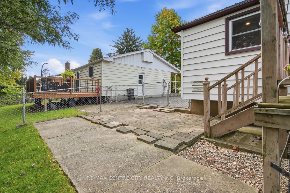 4564 East Road E Property Photo 47