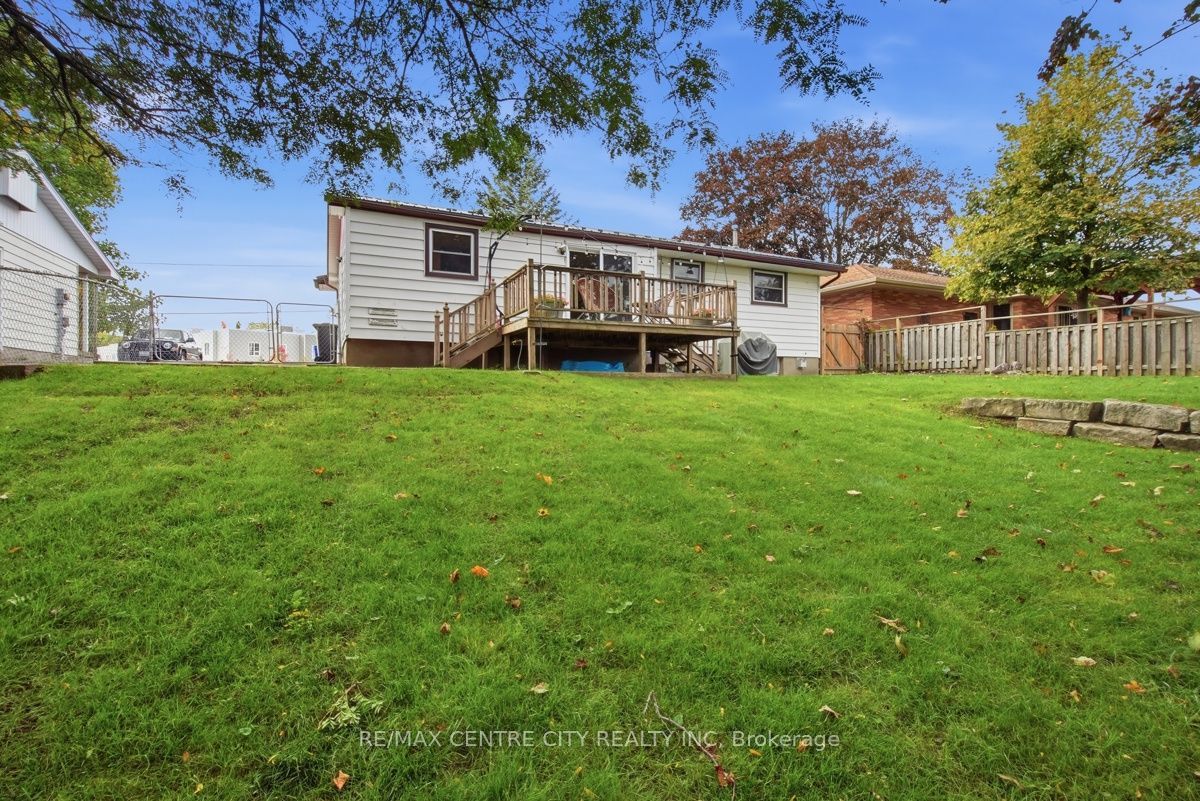 4564 East Road E Property Photo 50
