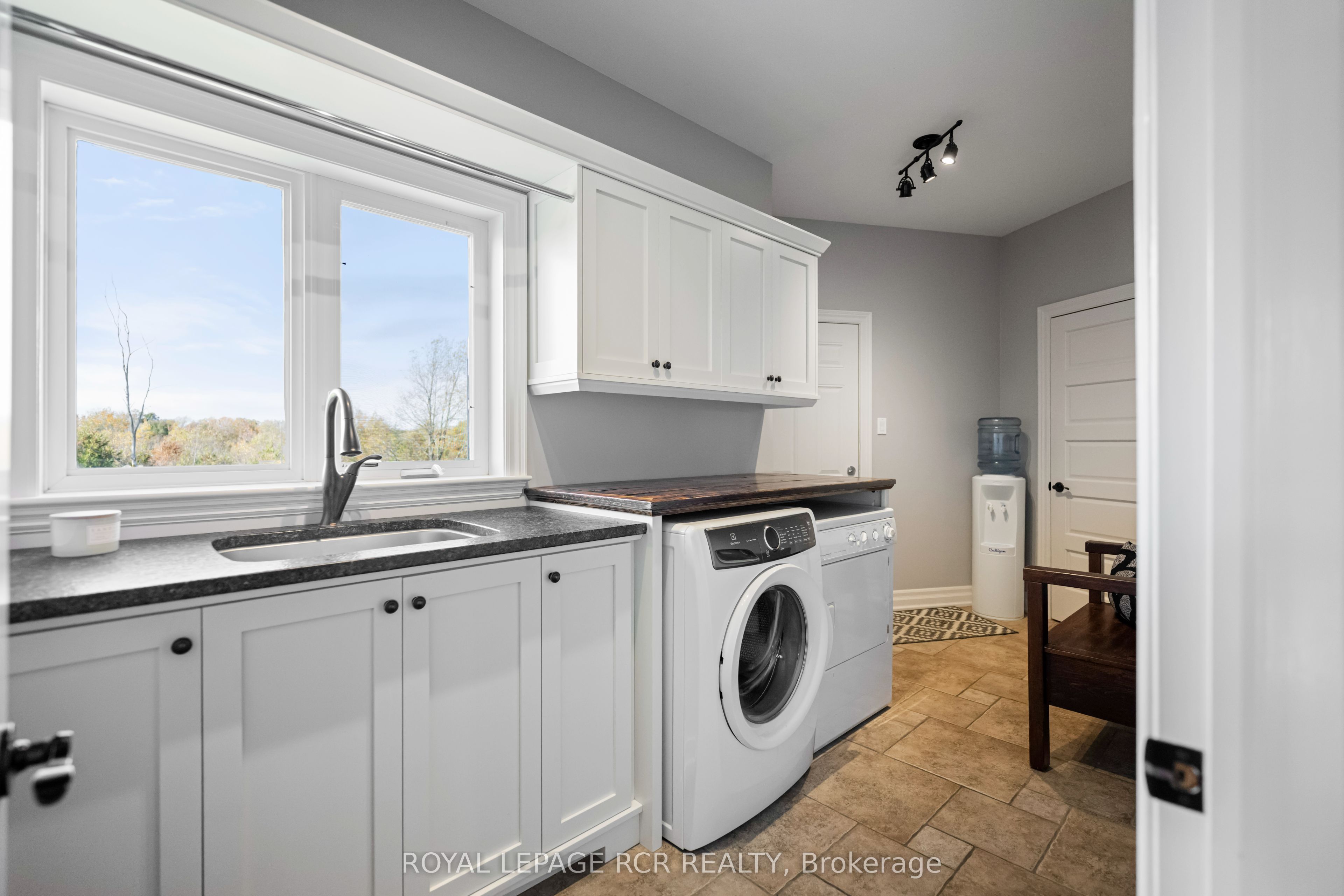 293138 8th Line Property Photo 21