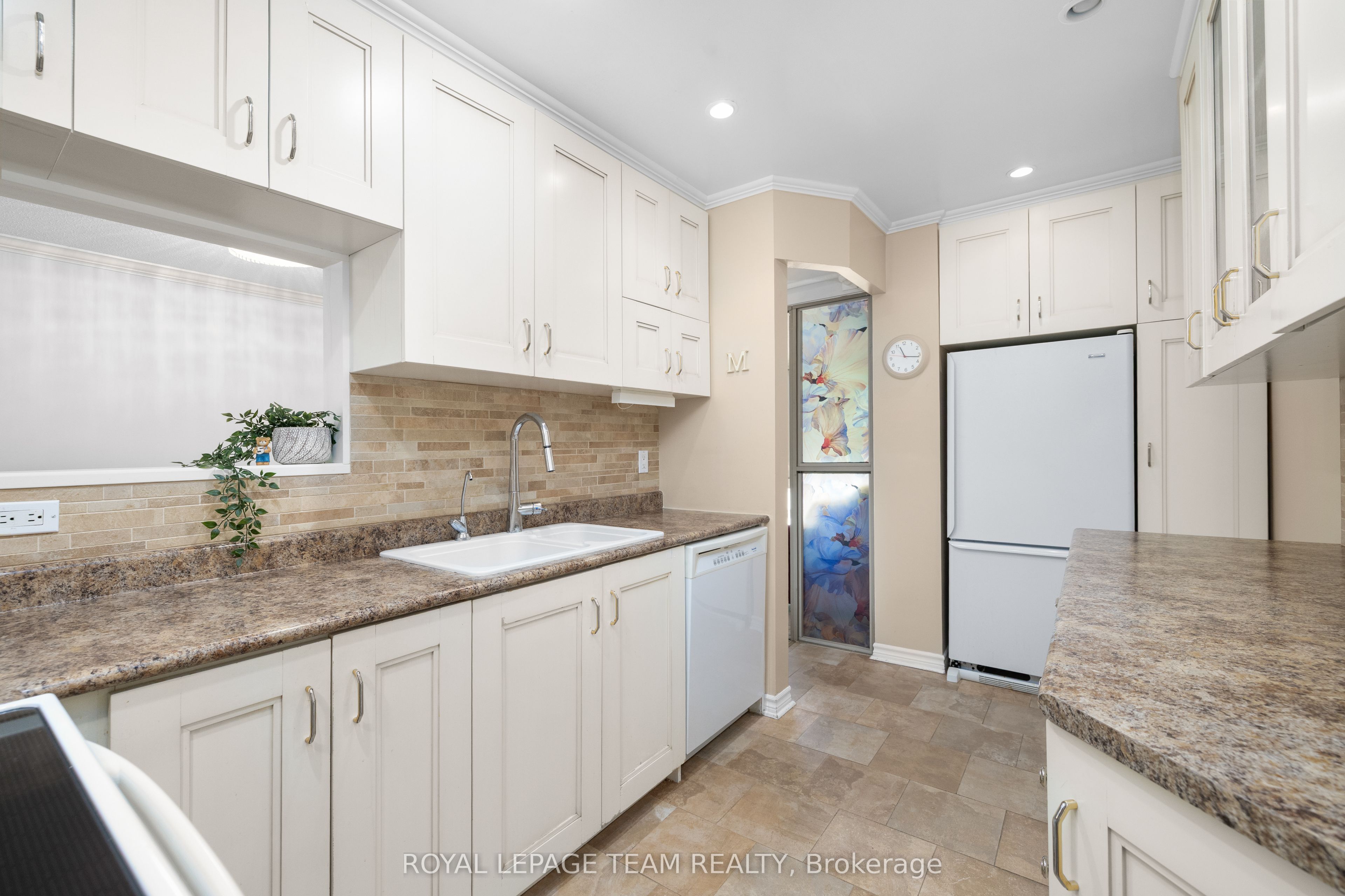 960 Teron Road S 102 Property Photo 13