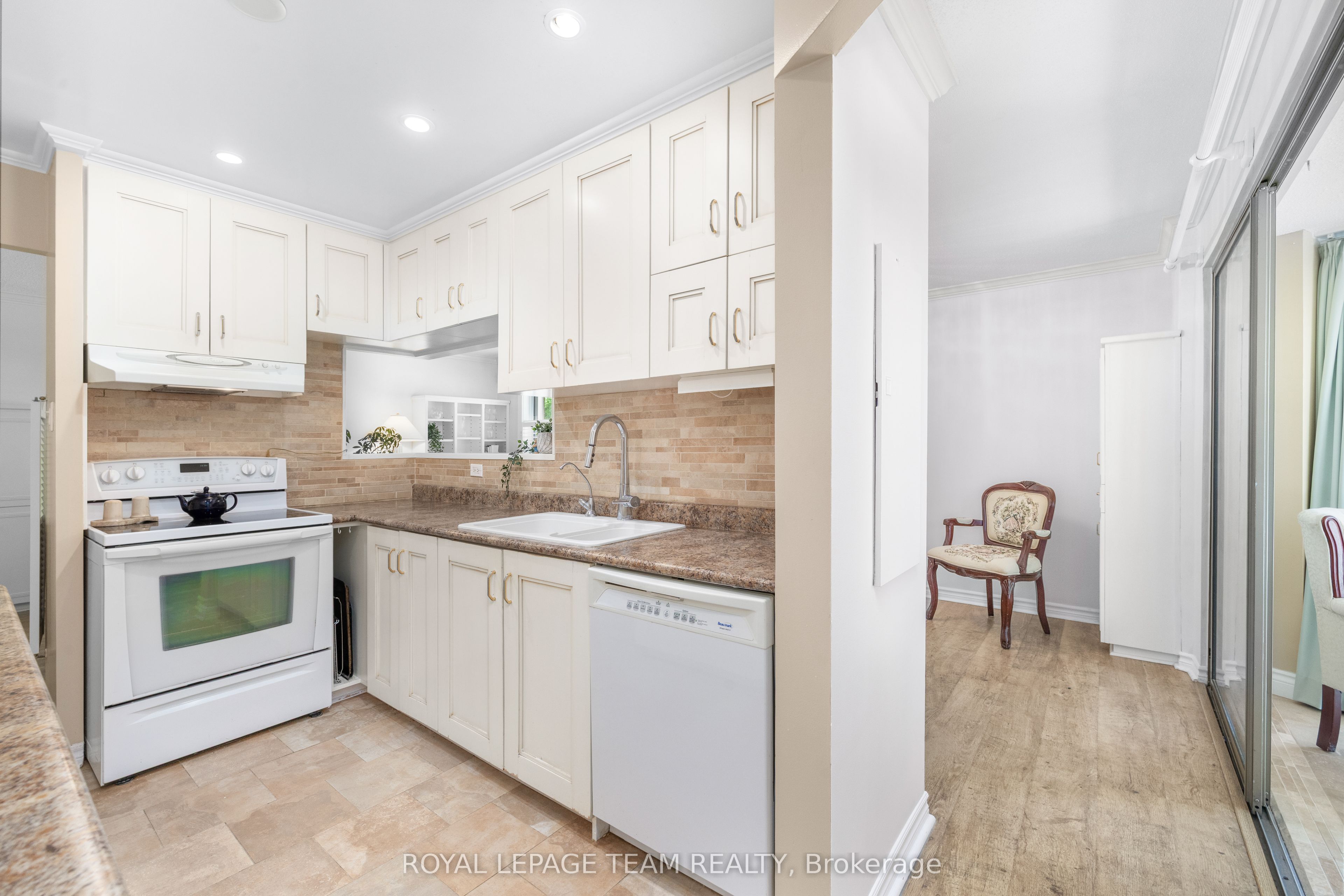 960 Teron Road S 102 Property Photo 14