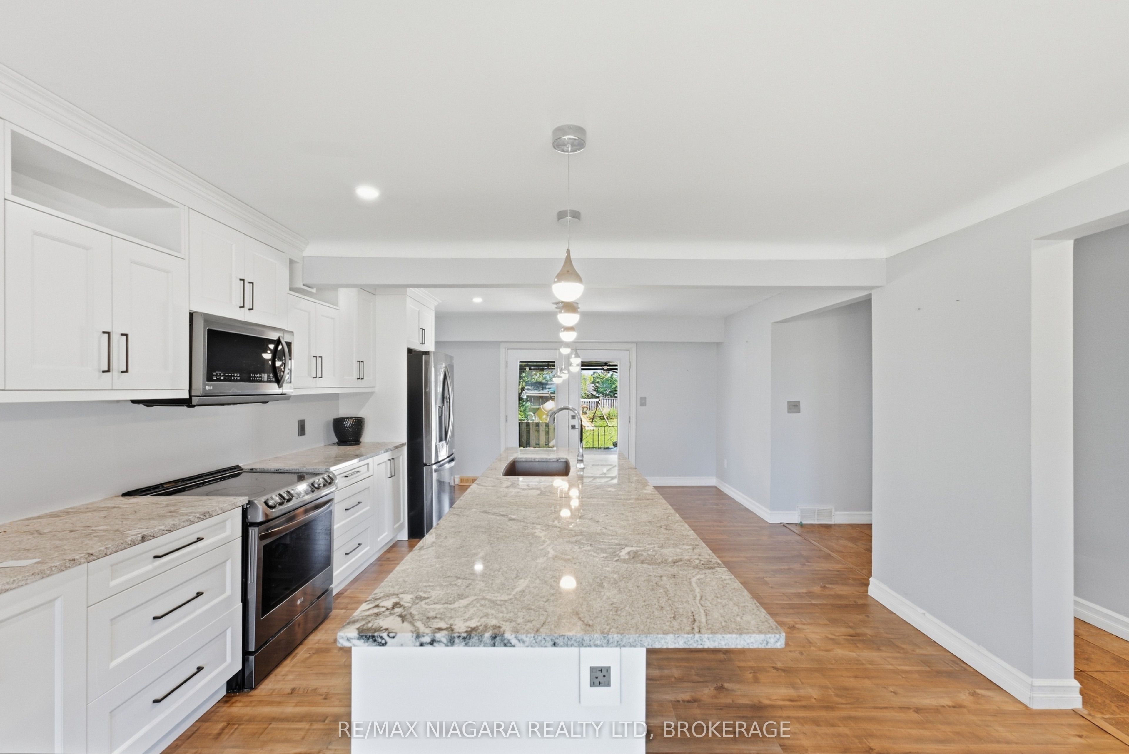 163 Champlain Drive Property Photo 10