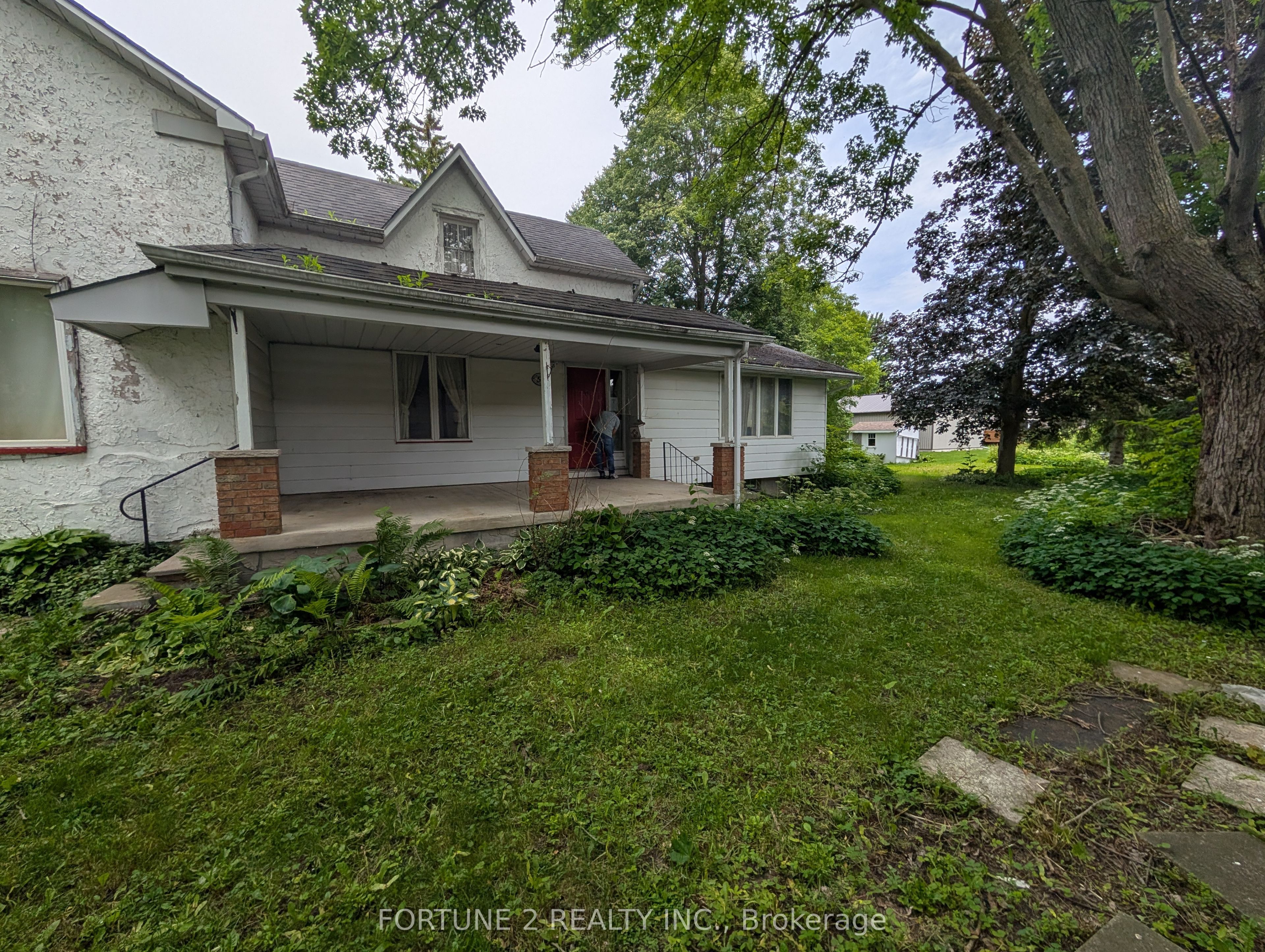 54 Main Street N Property Photo 2