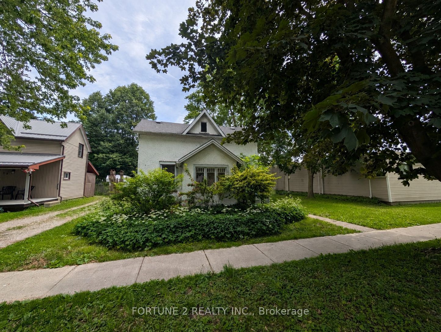 54 Main Street N Property Photo 3