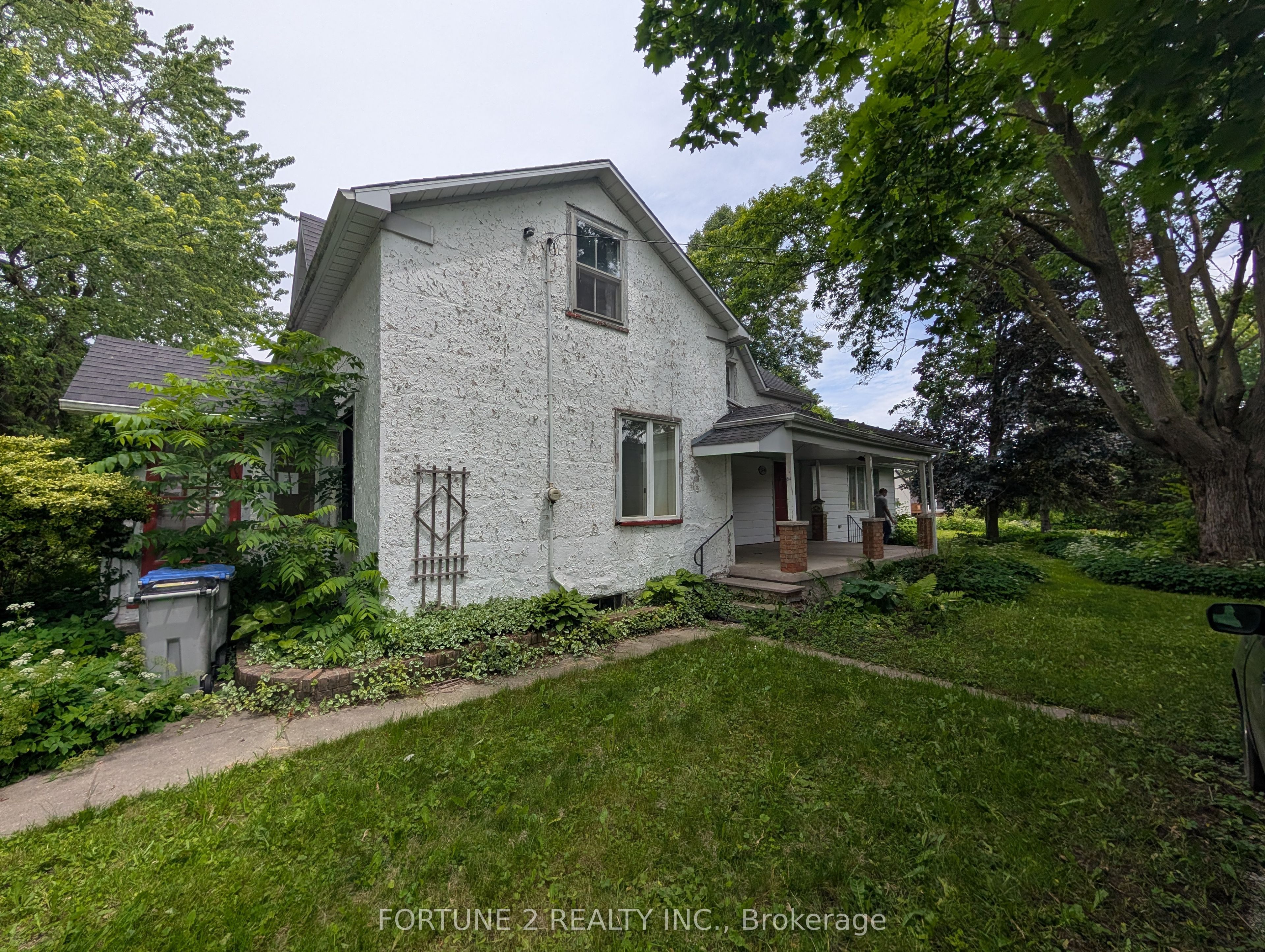 54 Main Street N Property Photo 4