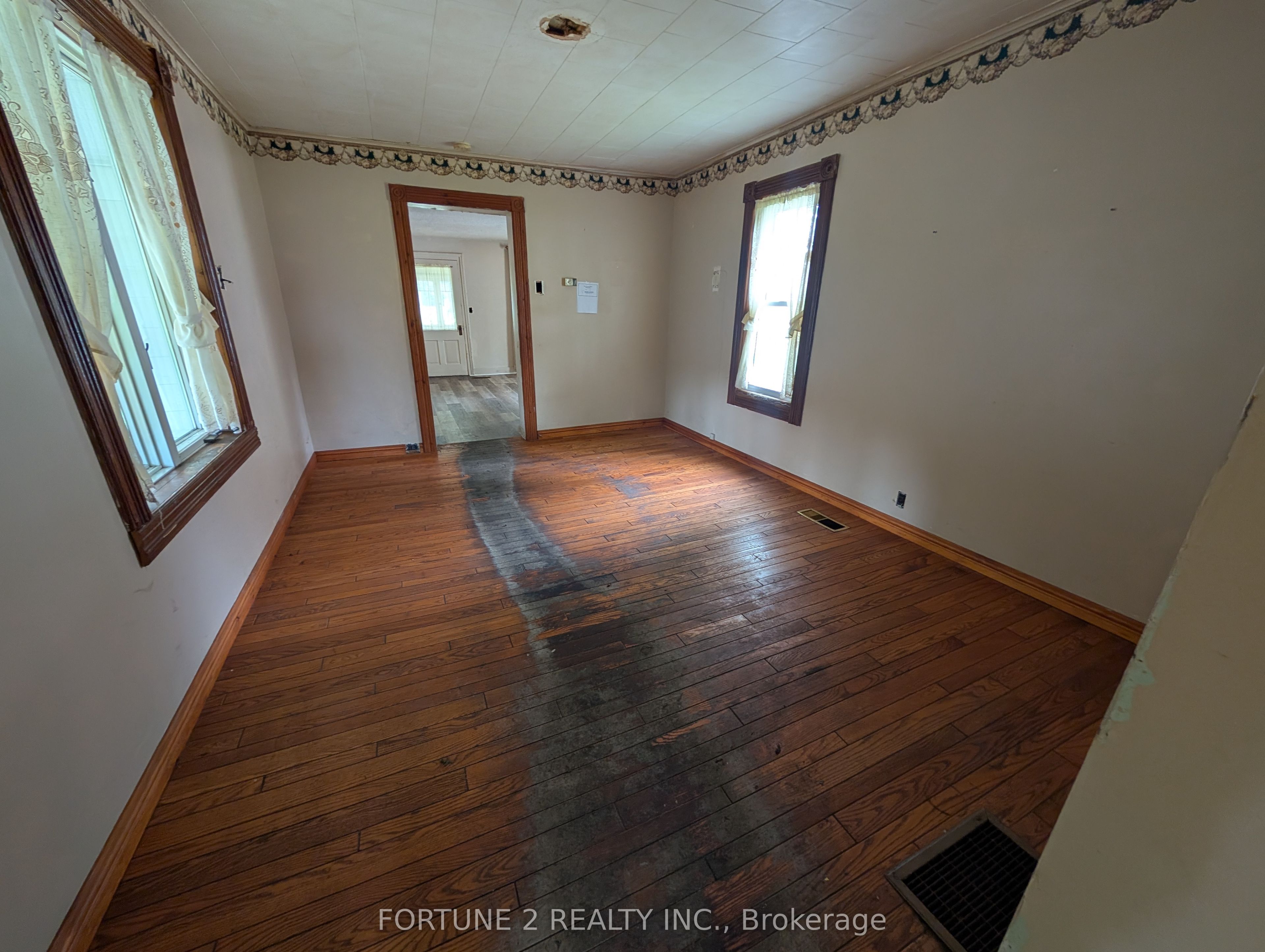 54 Main Street N Property Photo 8