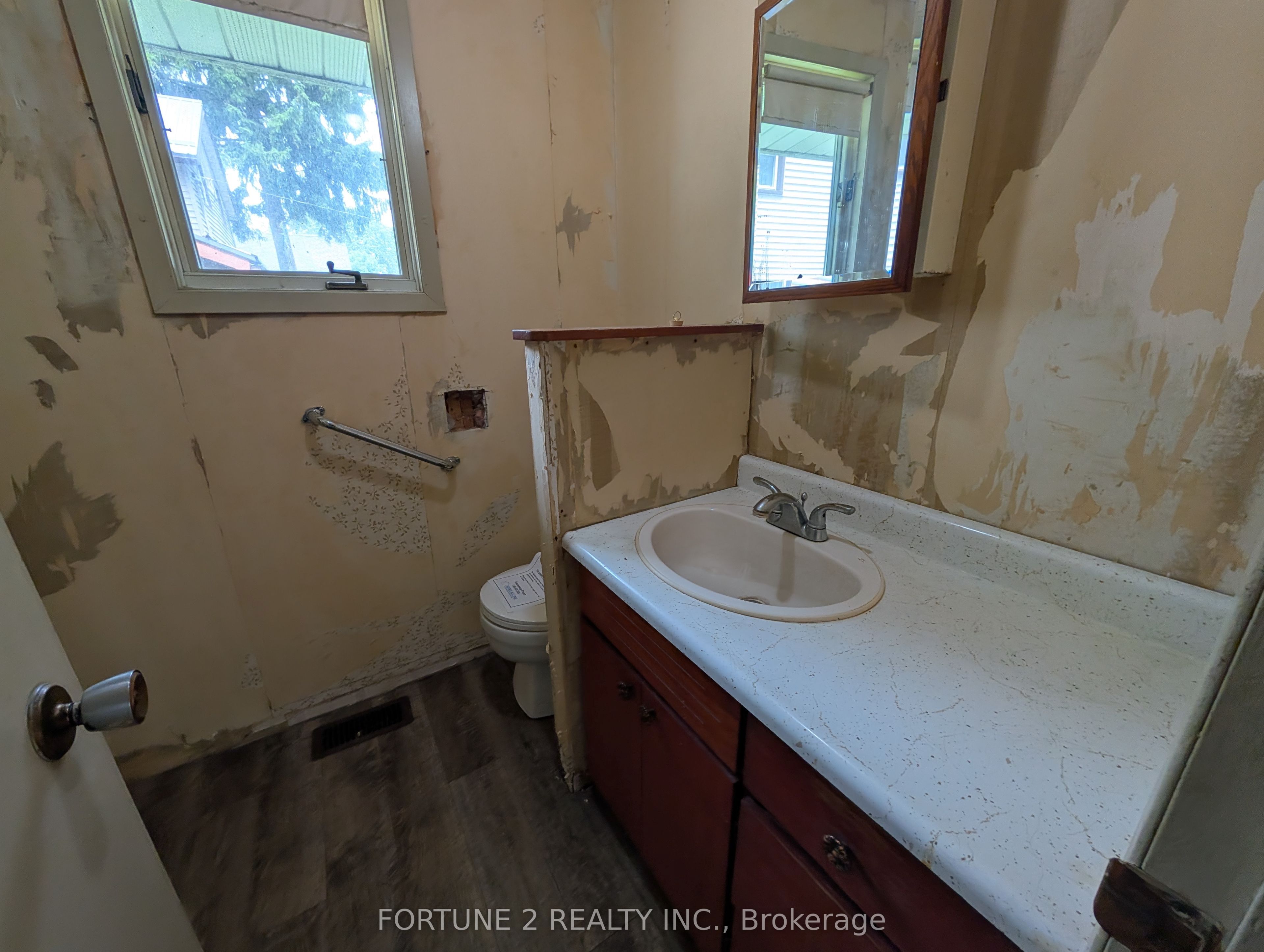 54 Main Street N Property Photo 14