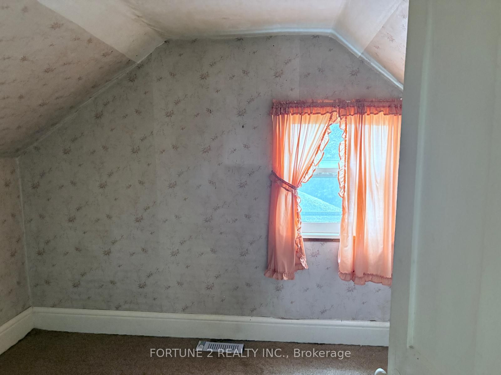 54 Main Street N Property Photo 17
