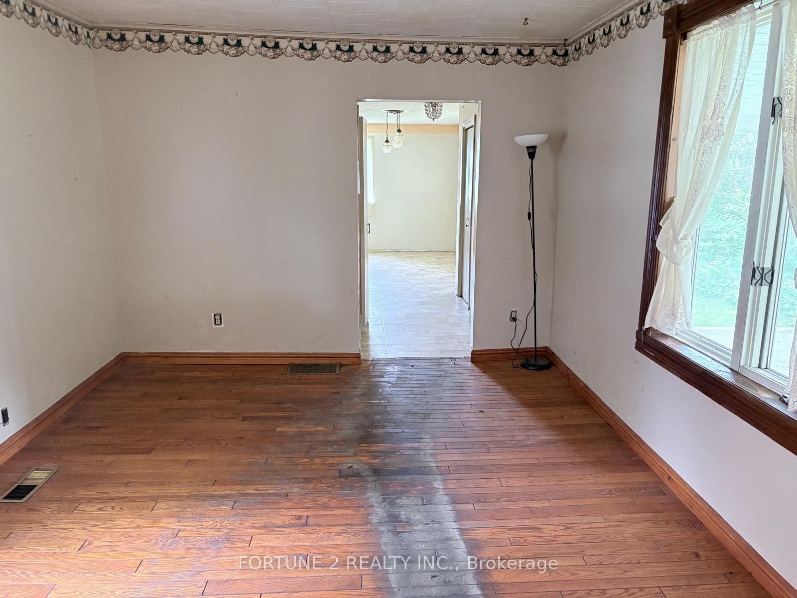 54 Main Street N Property Photo 20