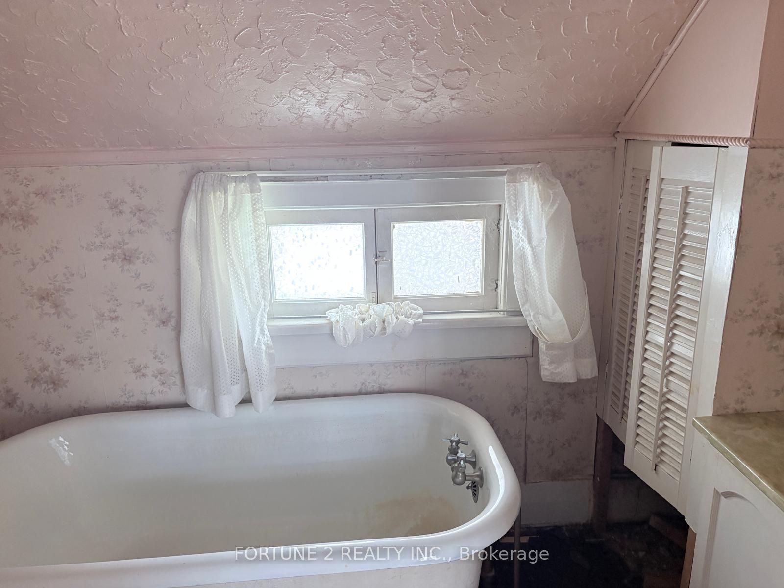 54 Main Street N Property Photo 21