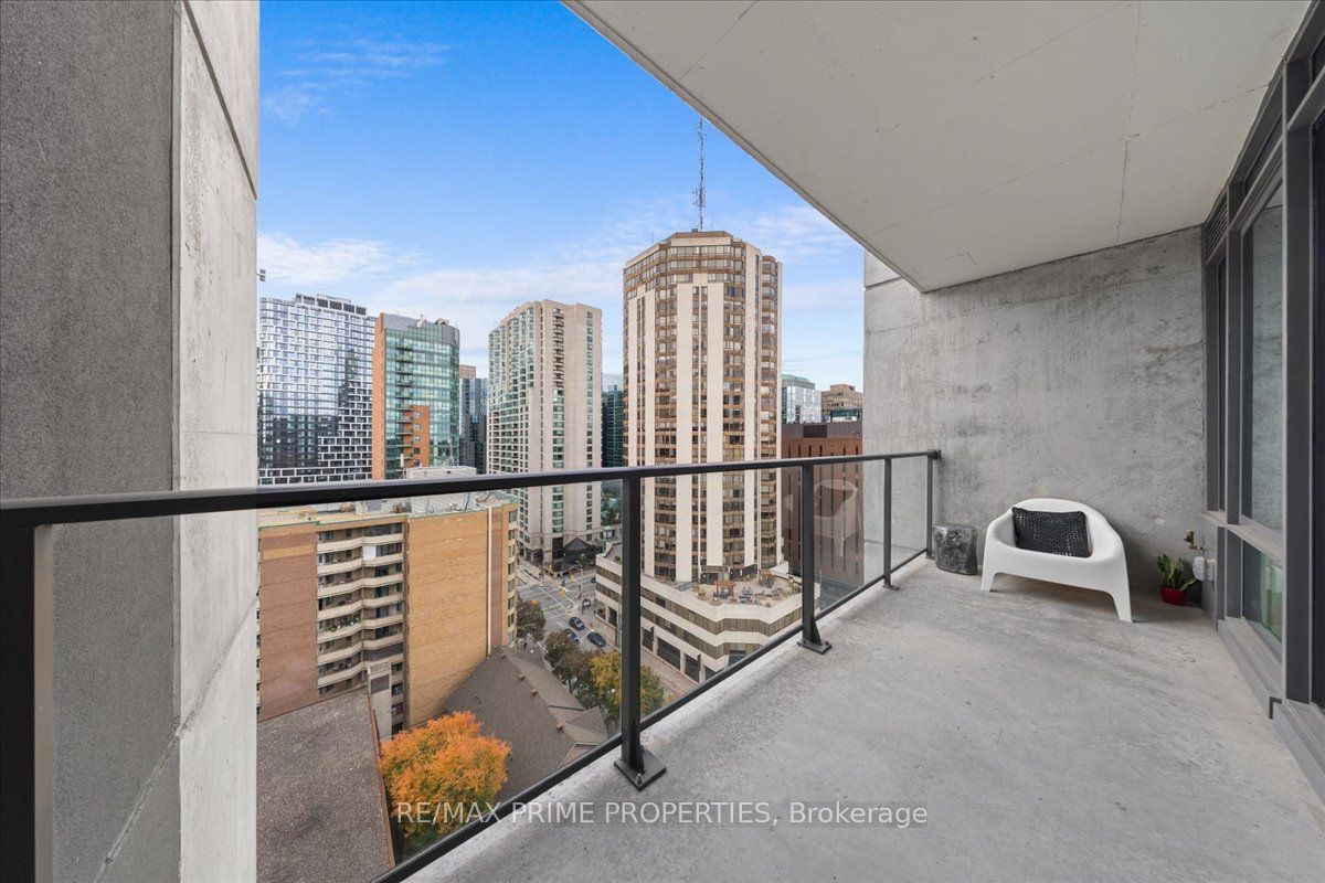 224 Lyon Street N Property Photo 18