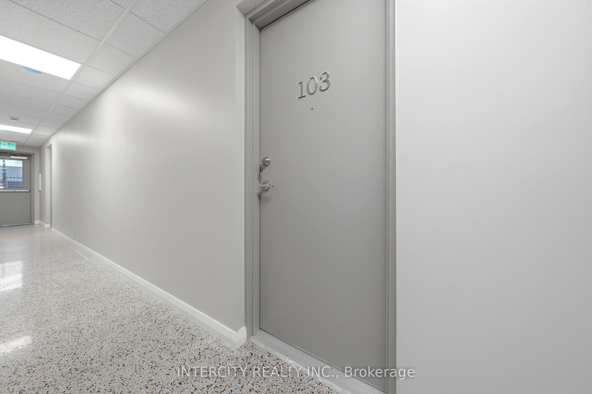 91 Wentworth Street S 2 Property Photo 2