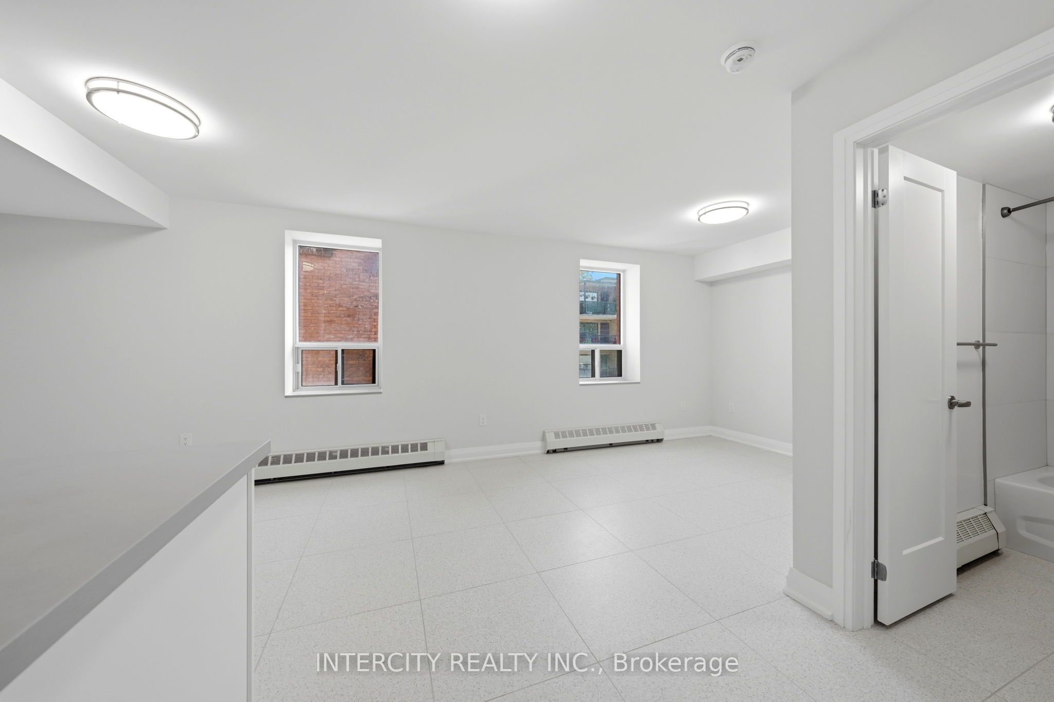 91 Wentworth Street S 2 Property Photo 3