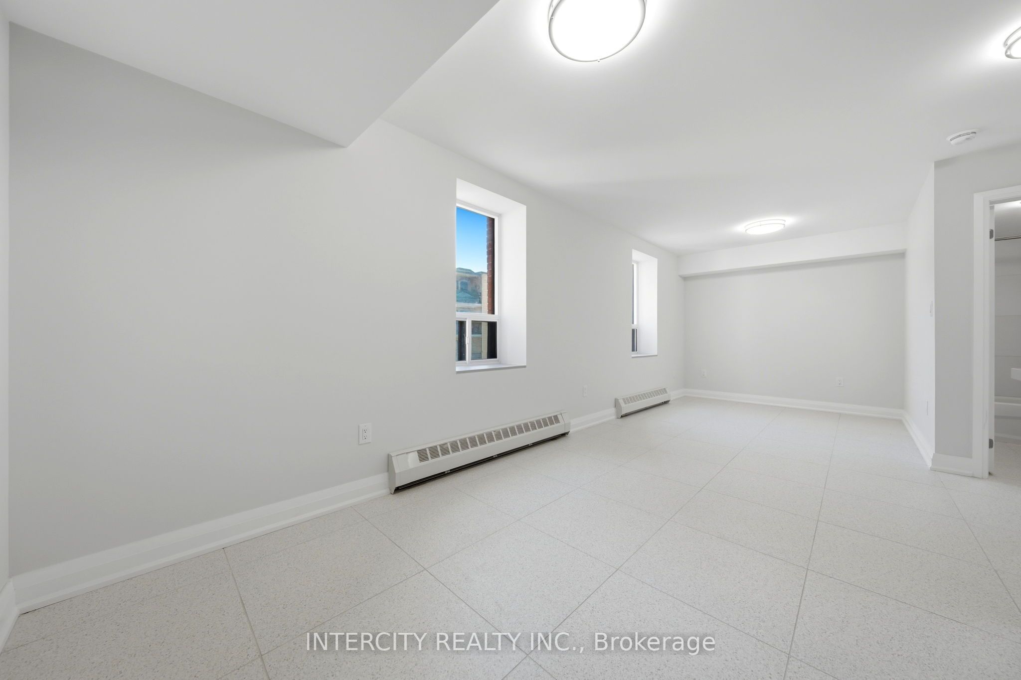 91 Wentworth Street S 2 Property Photo 5