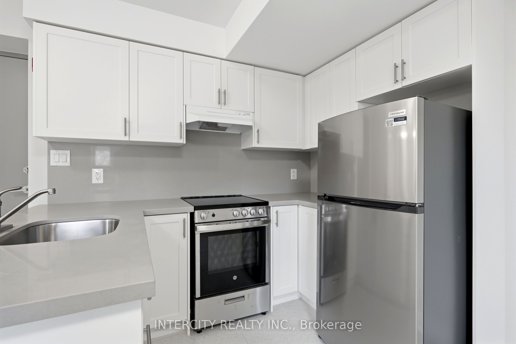 91 Wentworth Street S 2 Property Photo 7