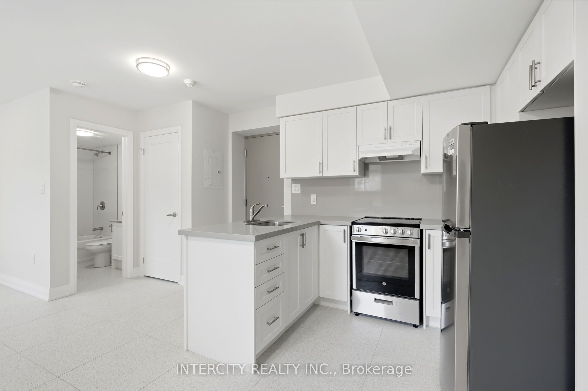 91 Wentworth Street S 2 Property Photo 8