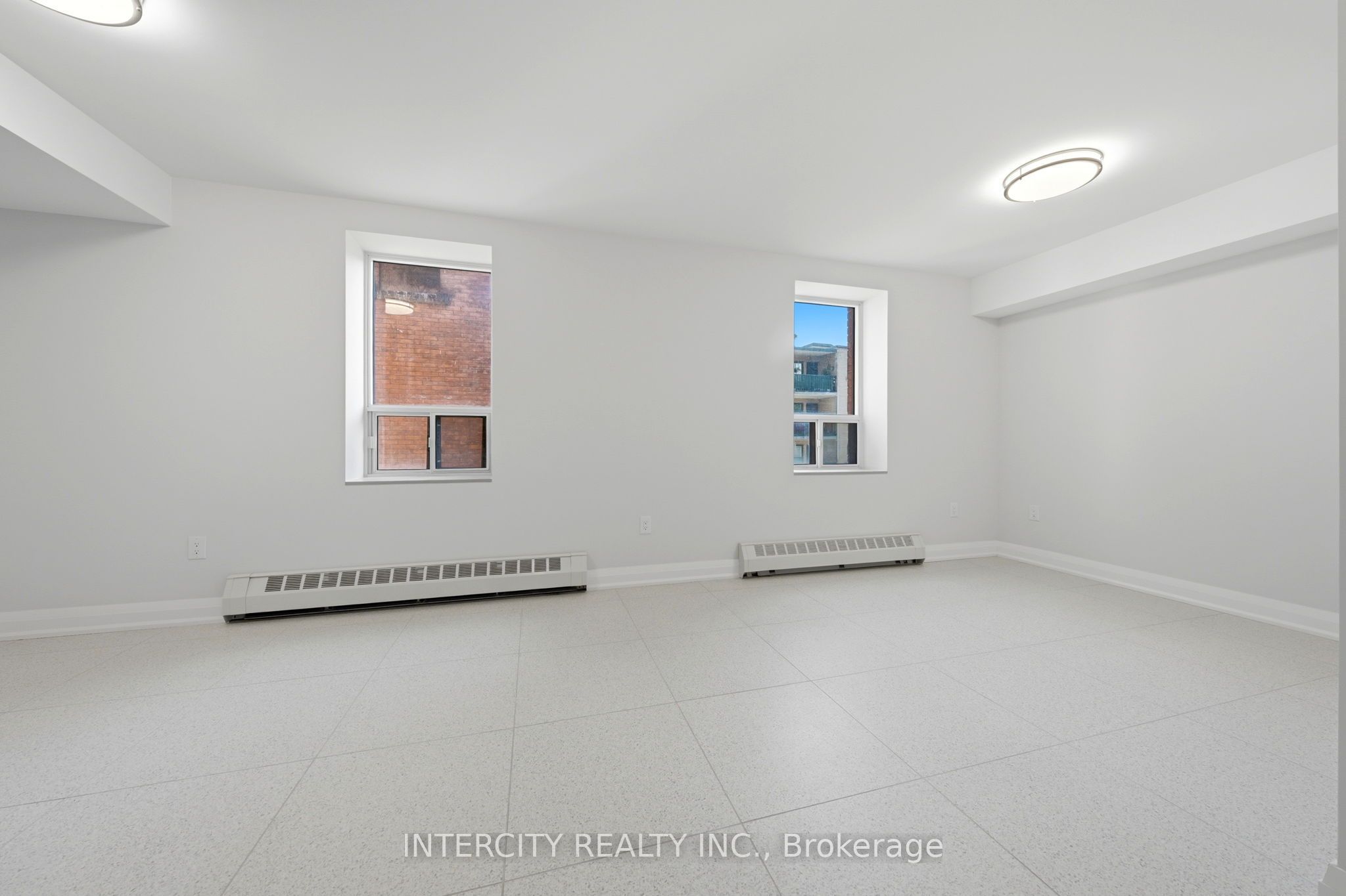 91 Wentworth Street S 2 Property Photo 9