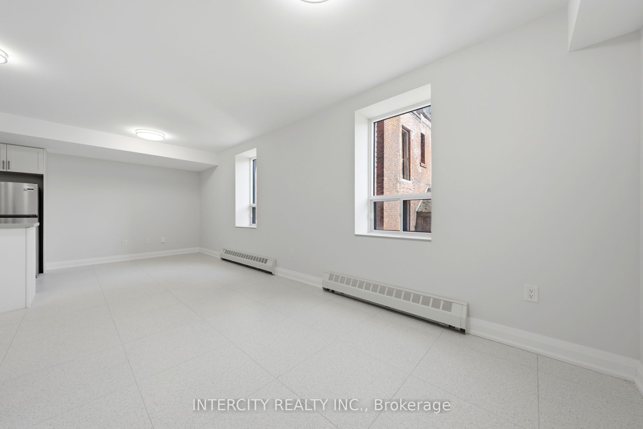 91 Wentworth Street S 2 Property Photo 11