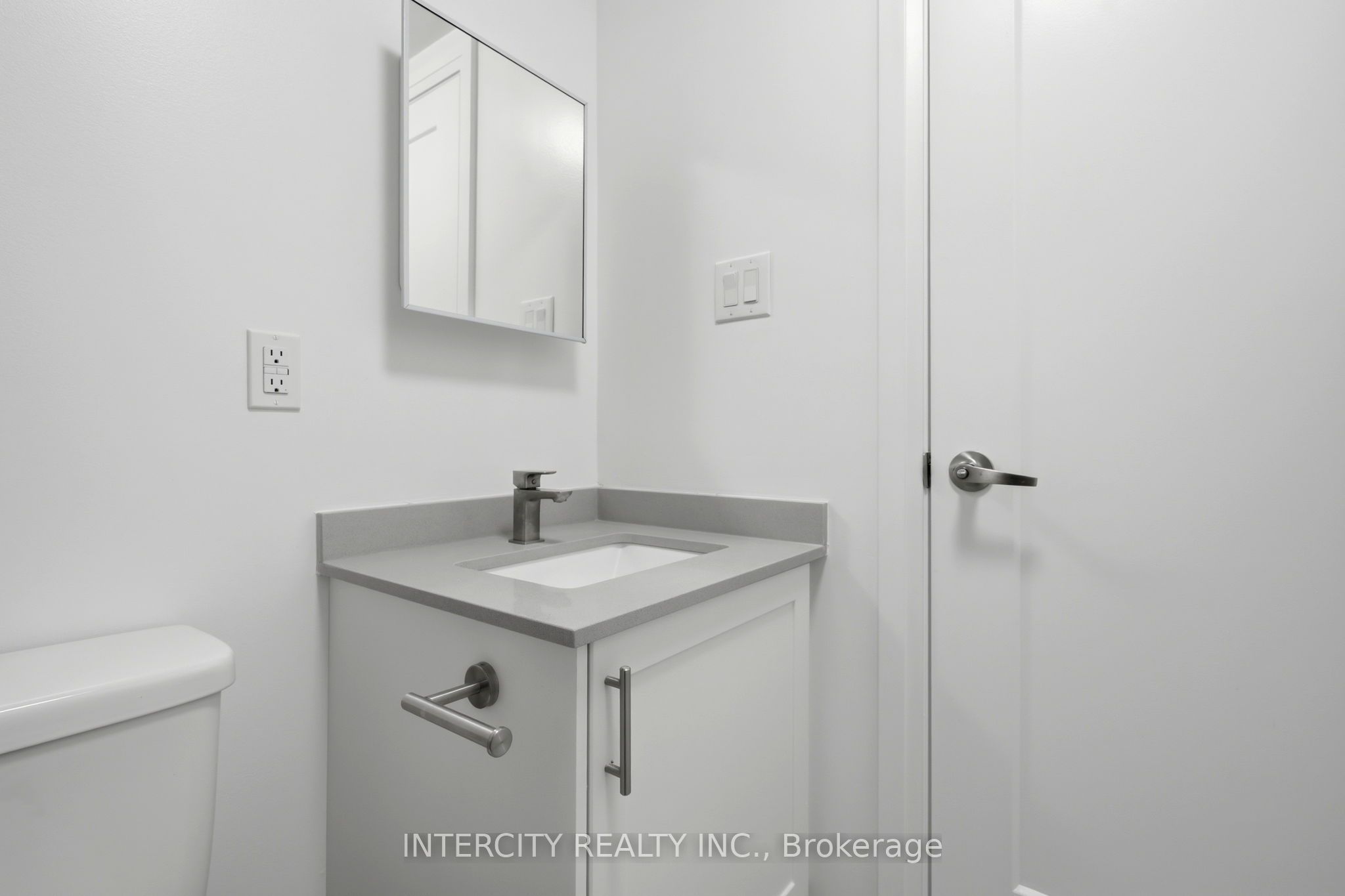 91 Wentworth Street S 2 Property Photo 13