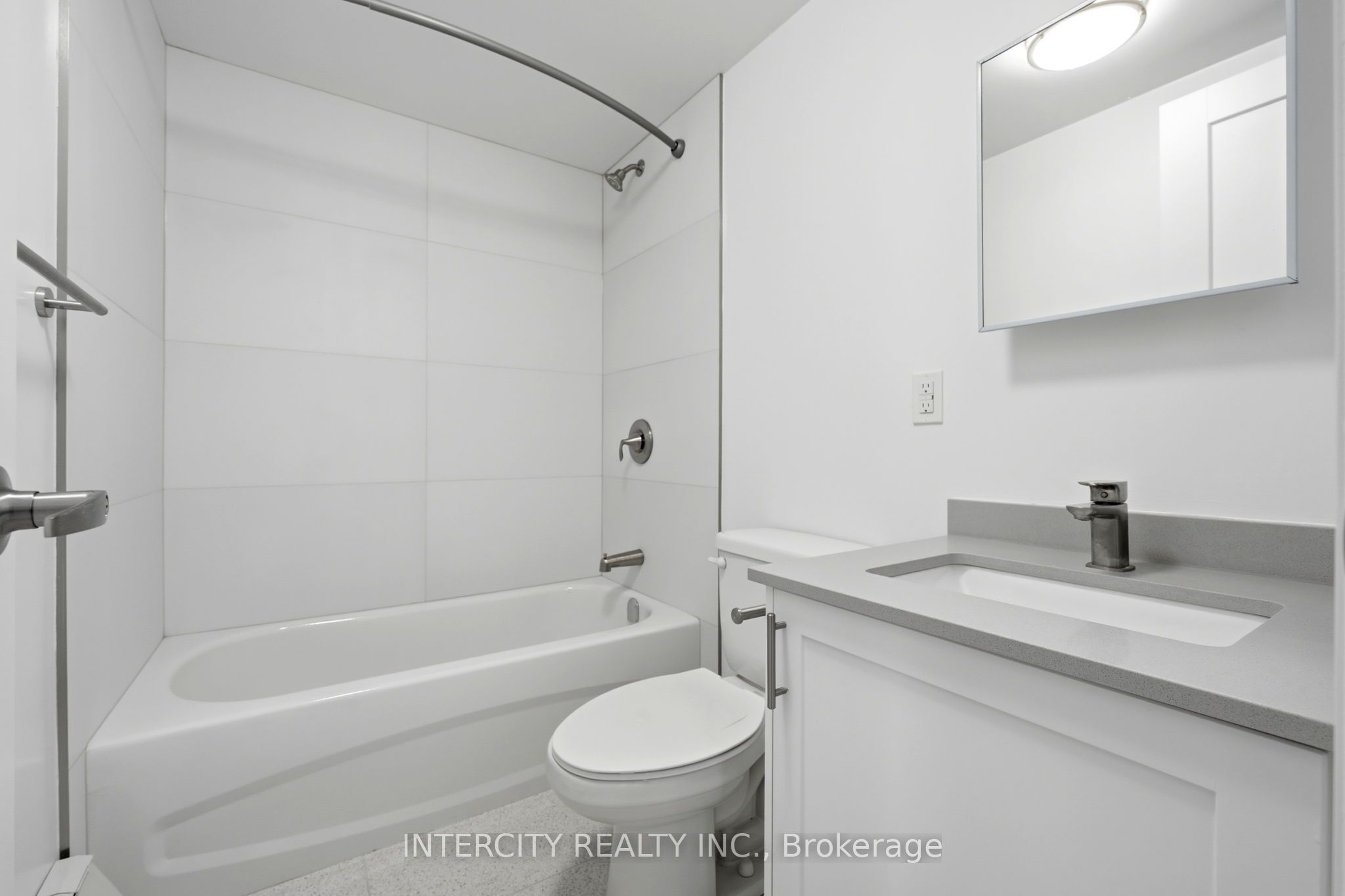 91 Wentworth Street S 2 Property Photo 16