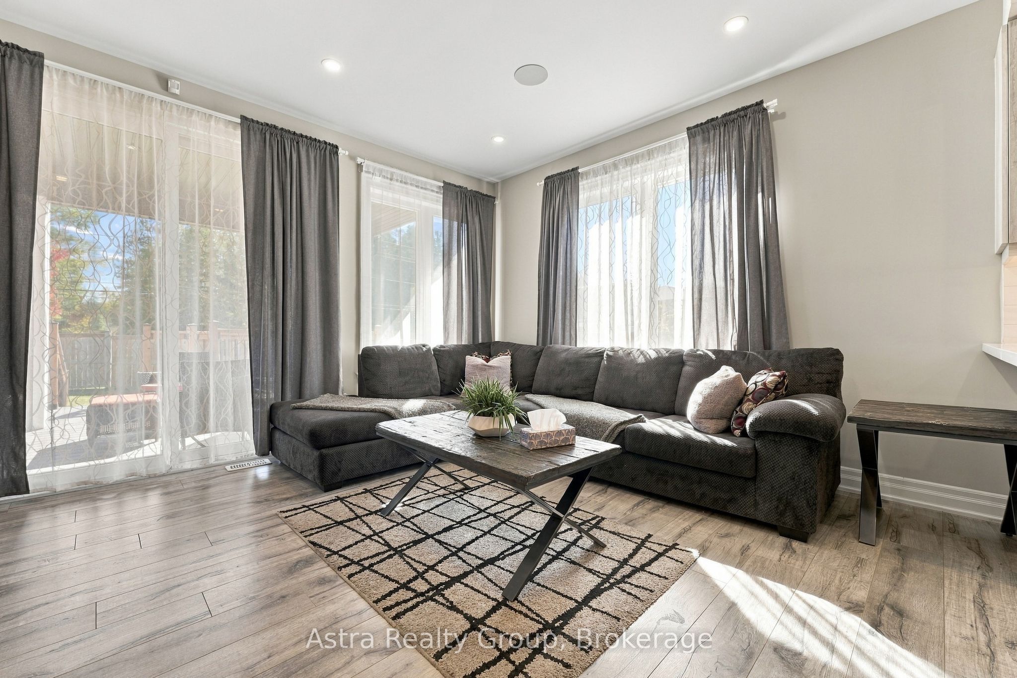 181 Anglo Street Property Photo 13