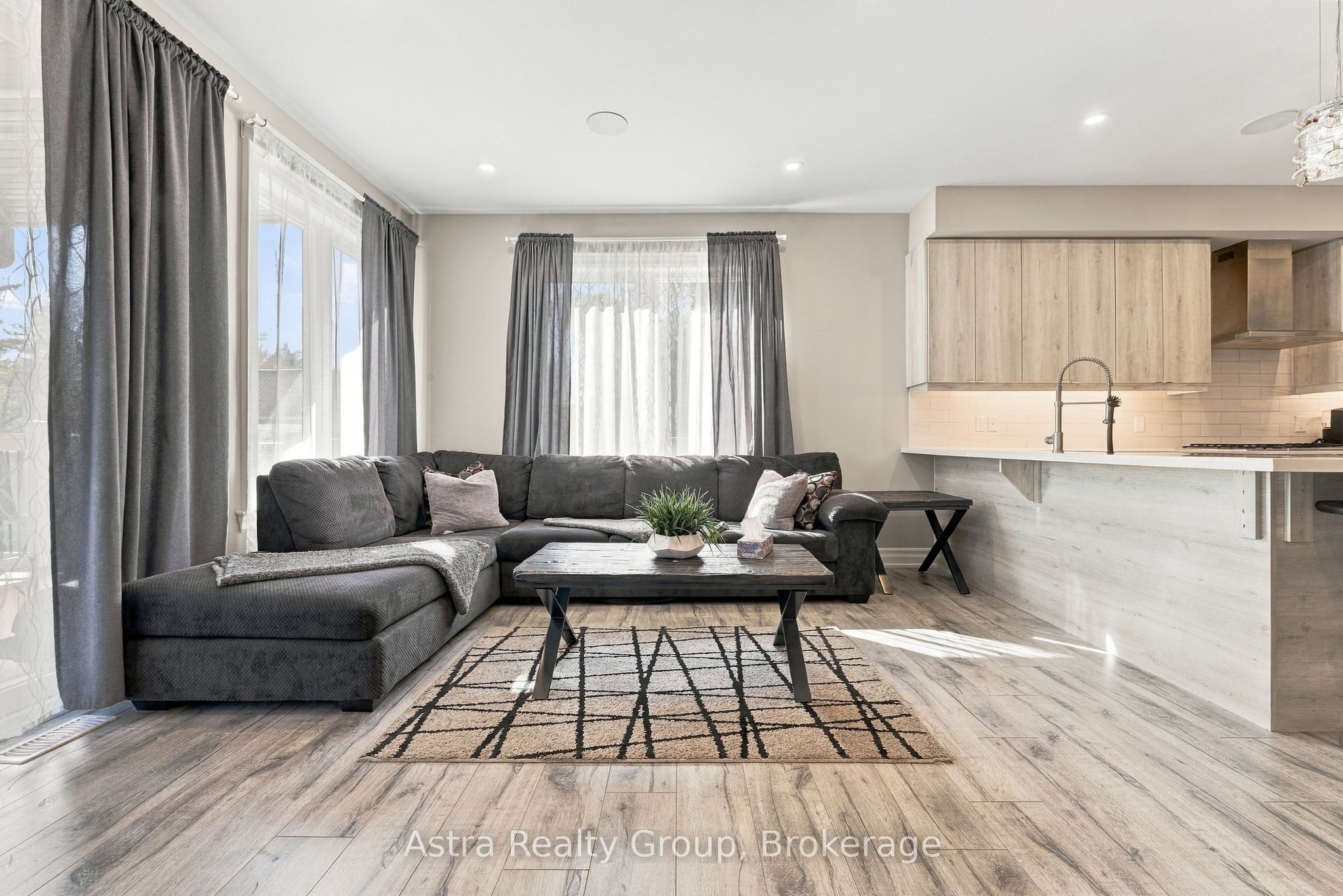 181 Anglo Street Property Photo 14