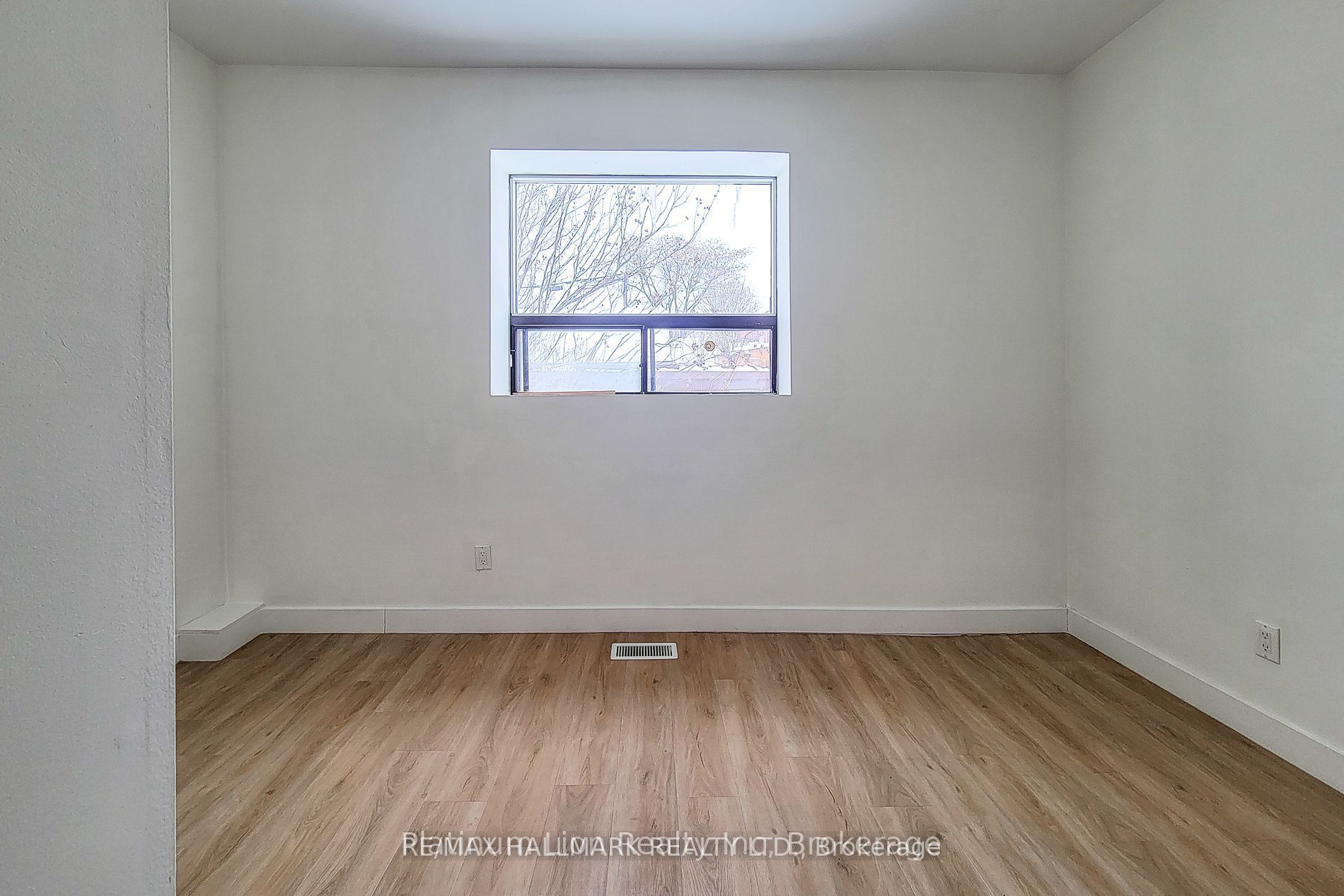 340-342 Barton Street E Property Photo 23