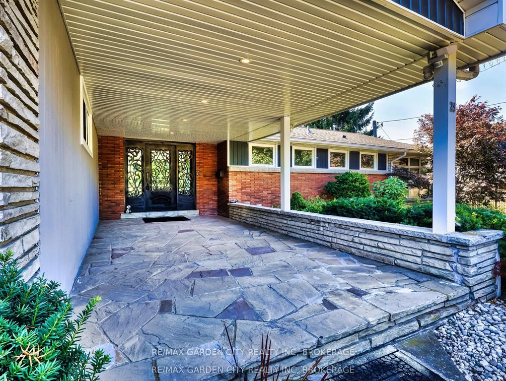 28 Marsdale Drive Property Photo 4