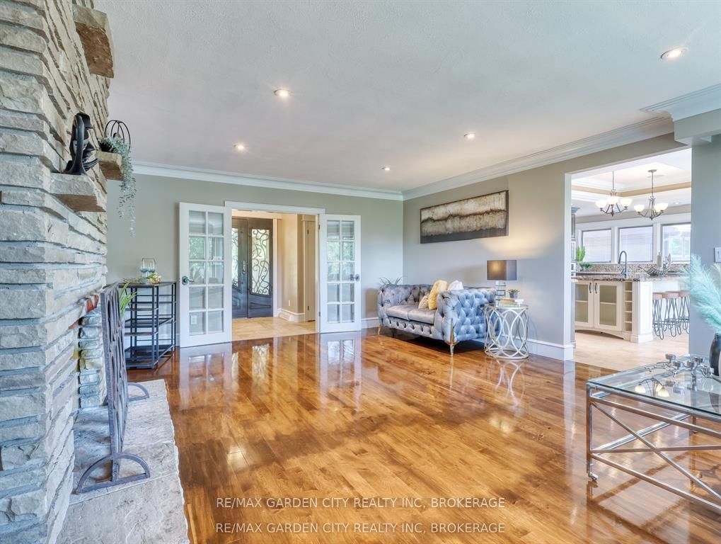 28 Marsdale Drive Property Photo 8