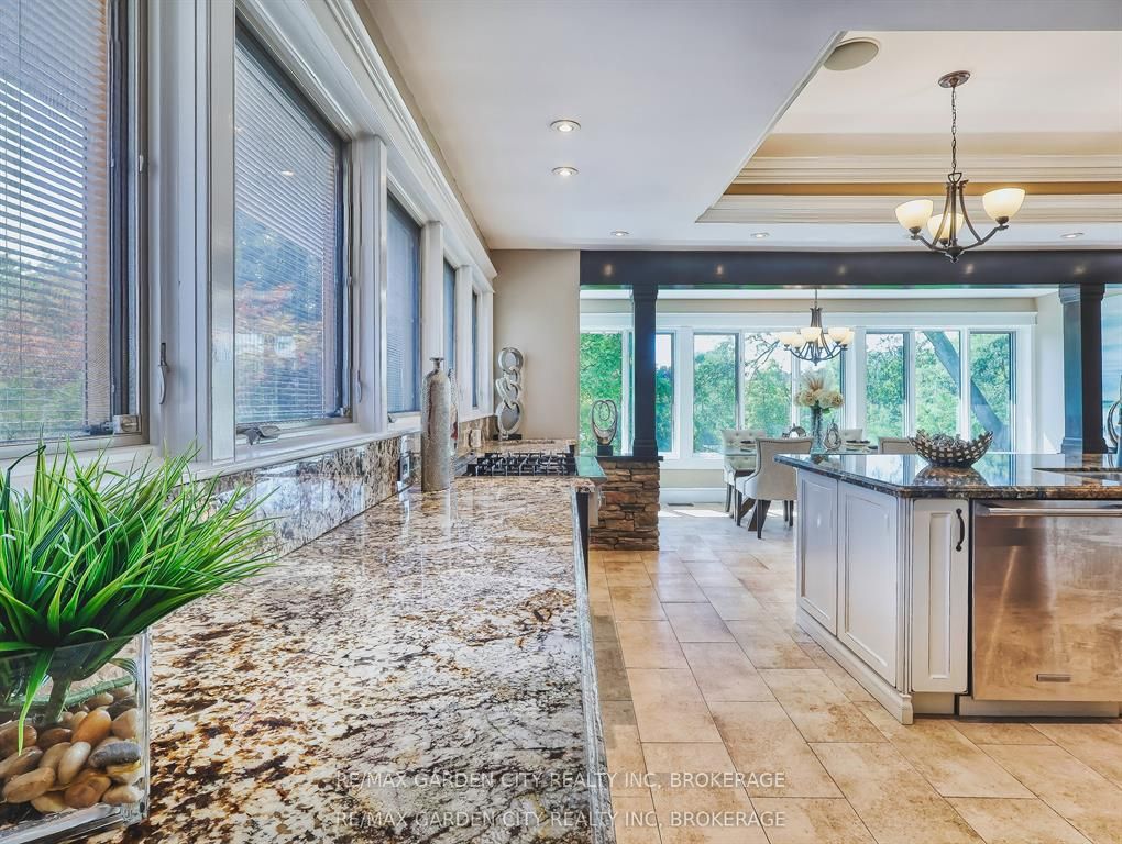 28 Marsdale Drive Property Photo 10