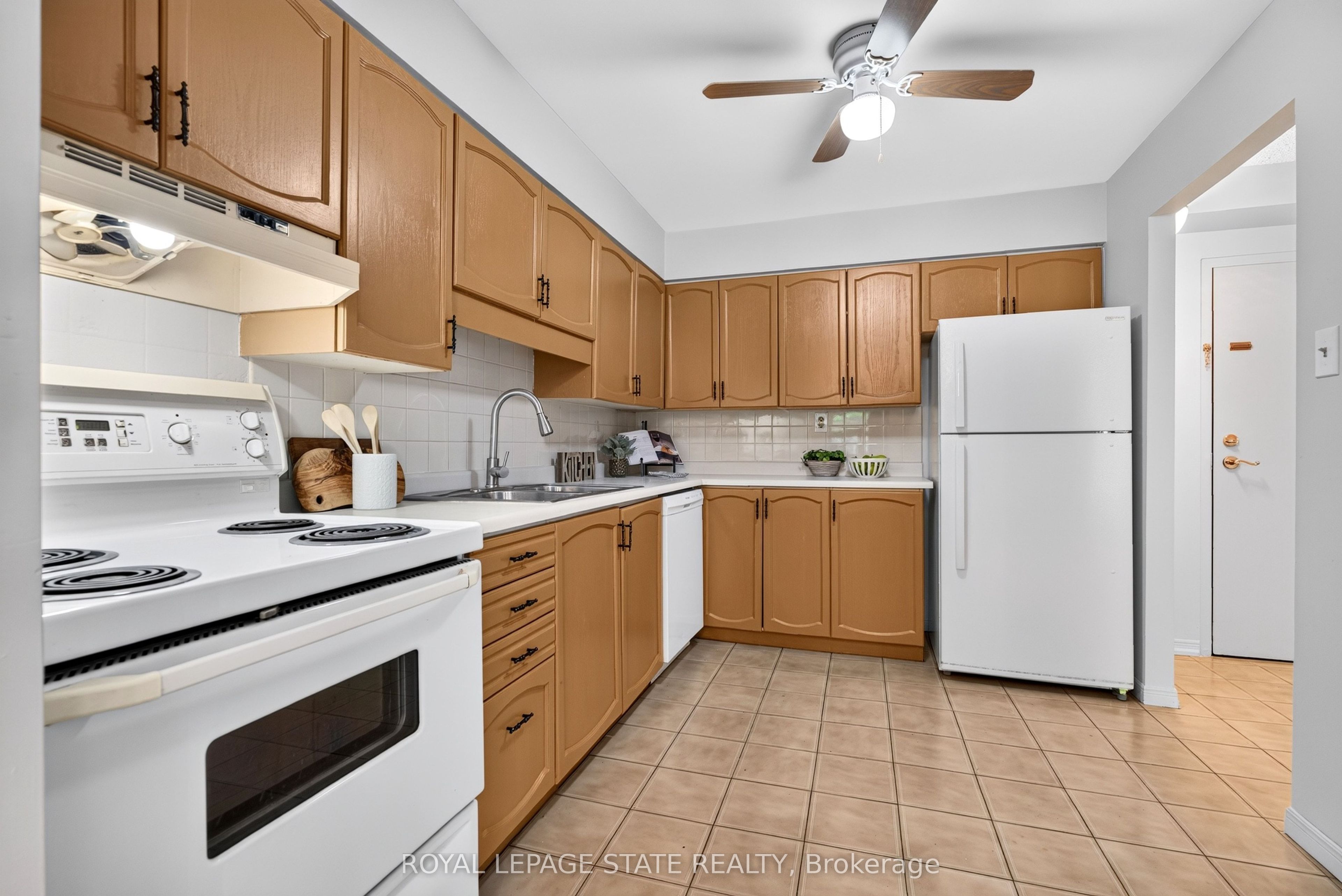966 Queenston Road 203 Property Photo 4
