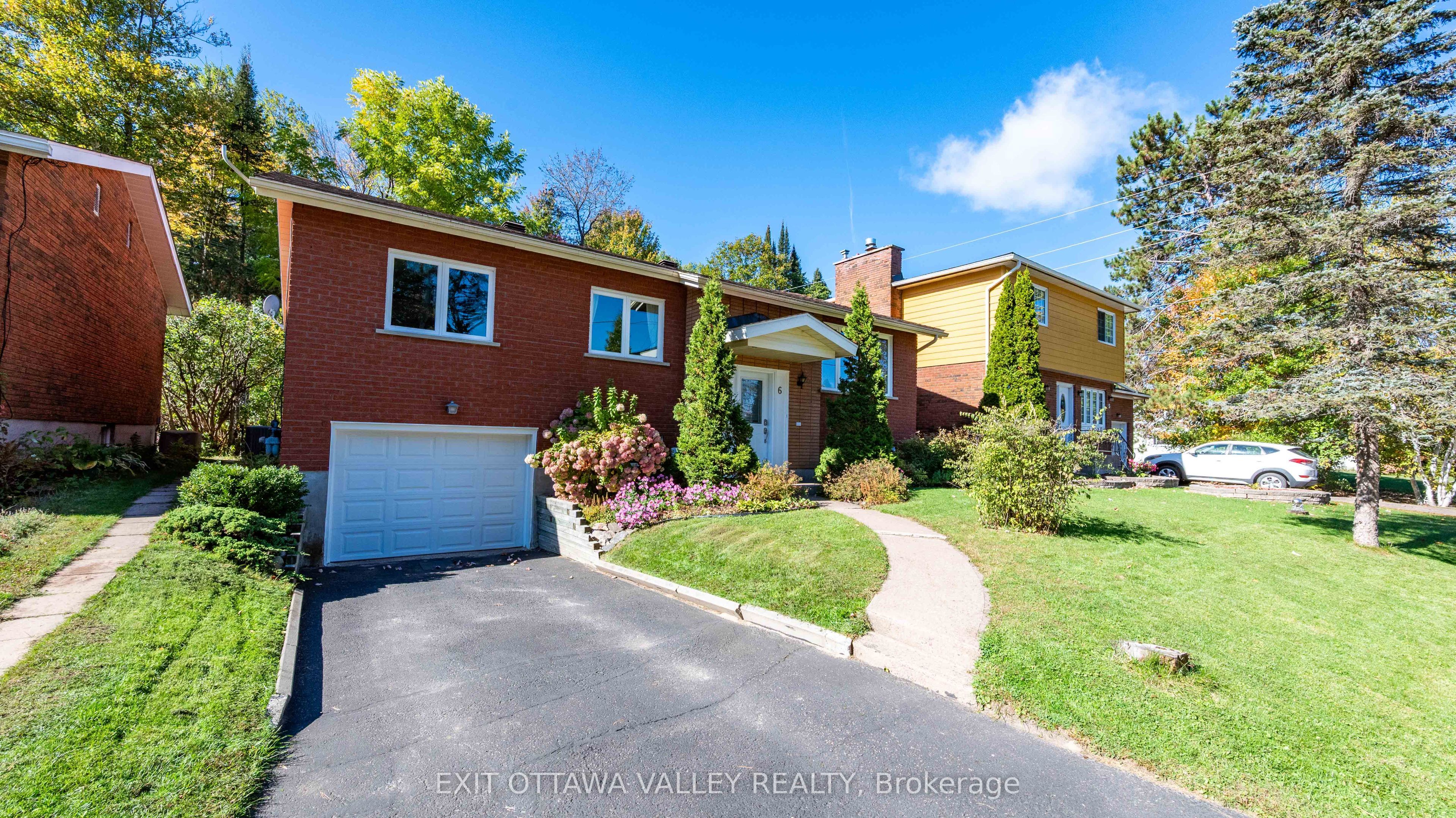 6 Sumac Court Property Photo 1