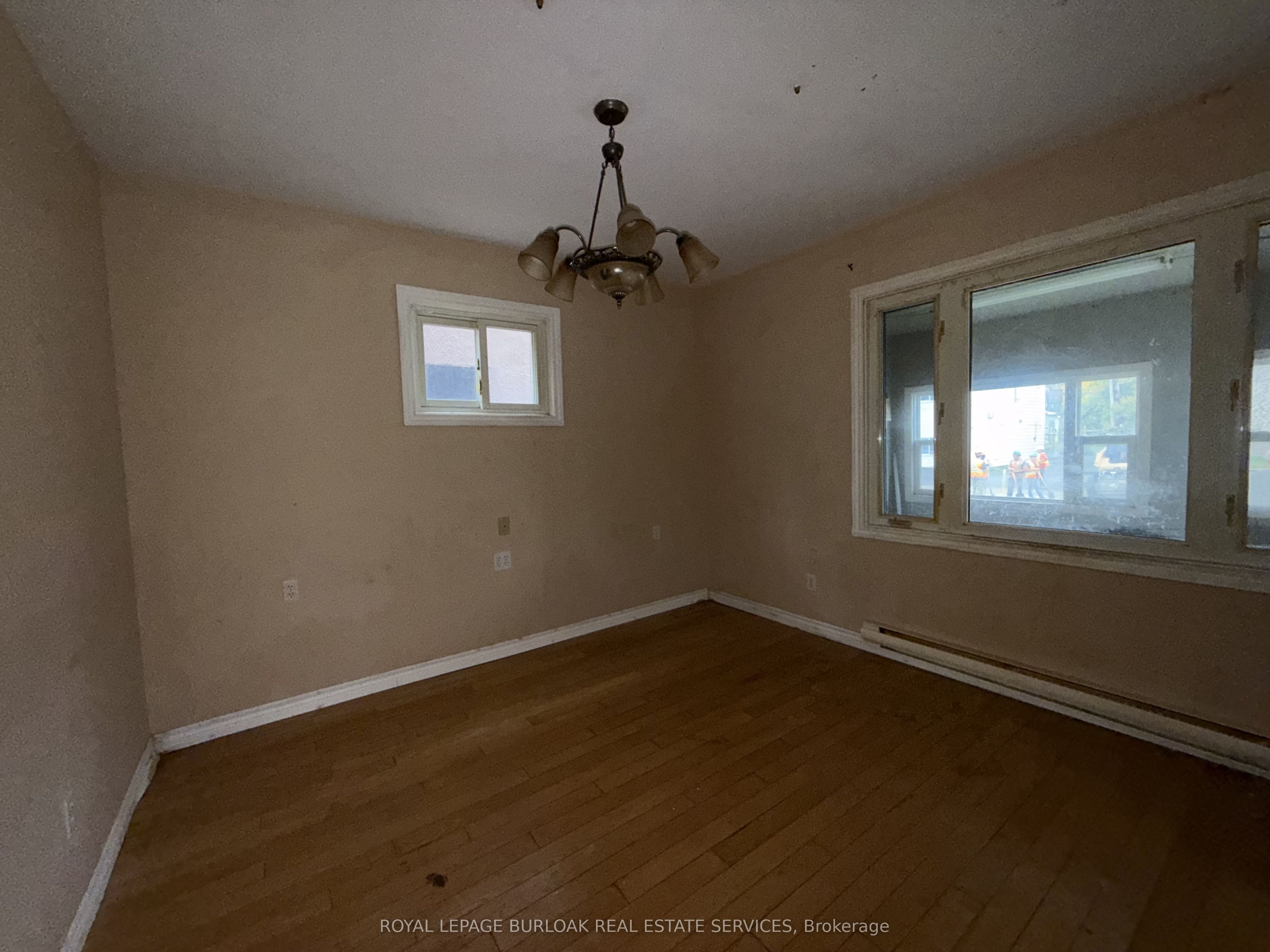 35 Albert Street E Property Photo 3