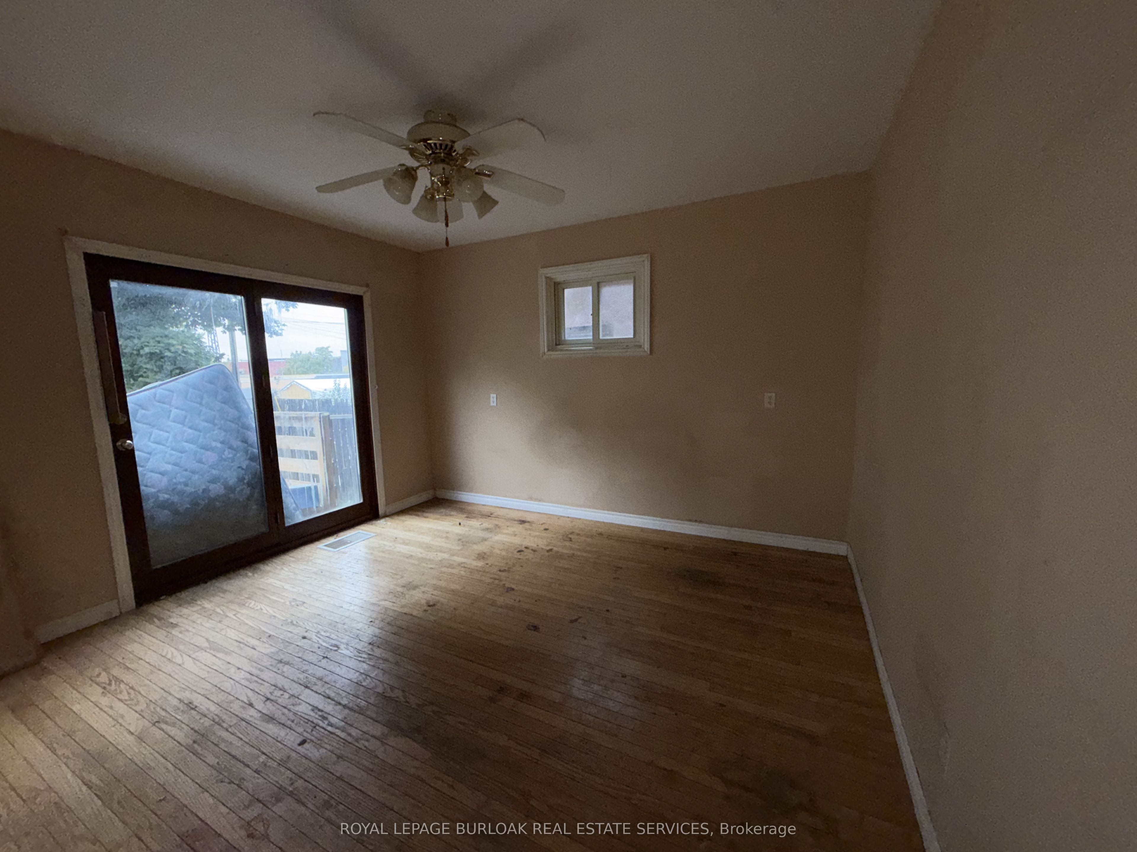 35 Albert Street E Property Photo 4