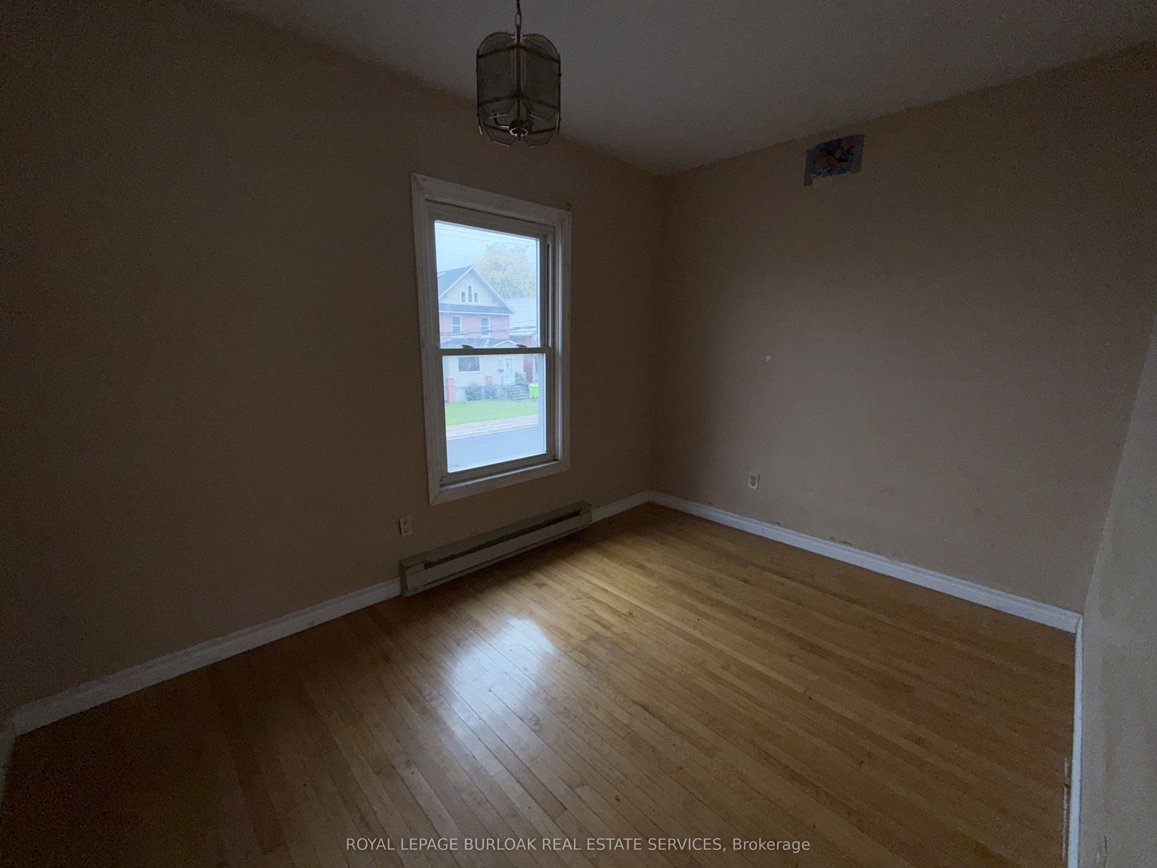 35 Albert Street E Property Photo 7