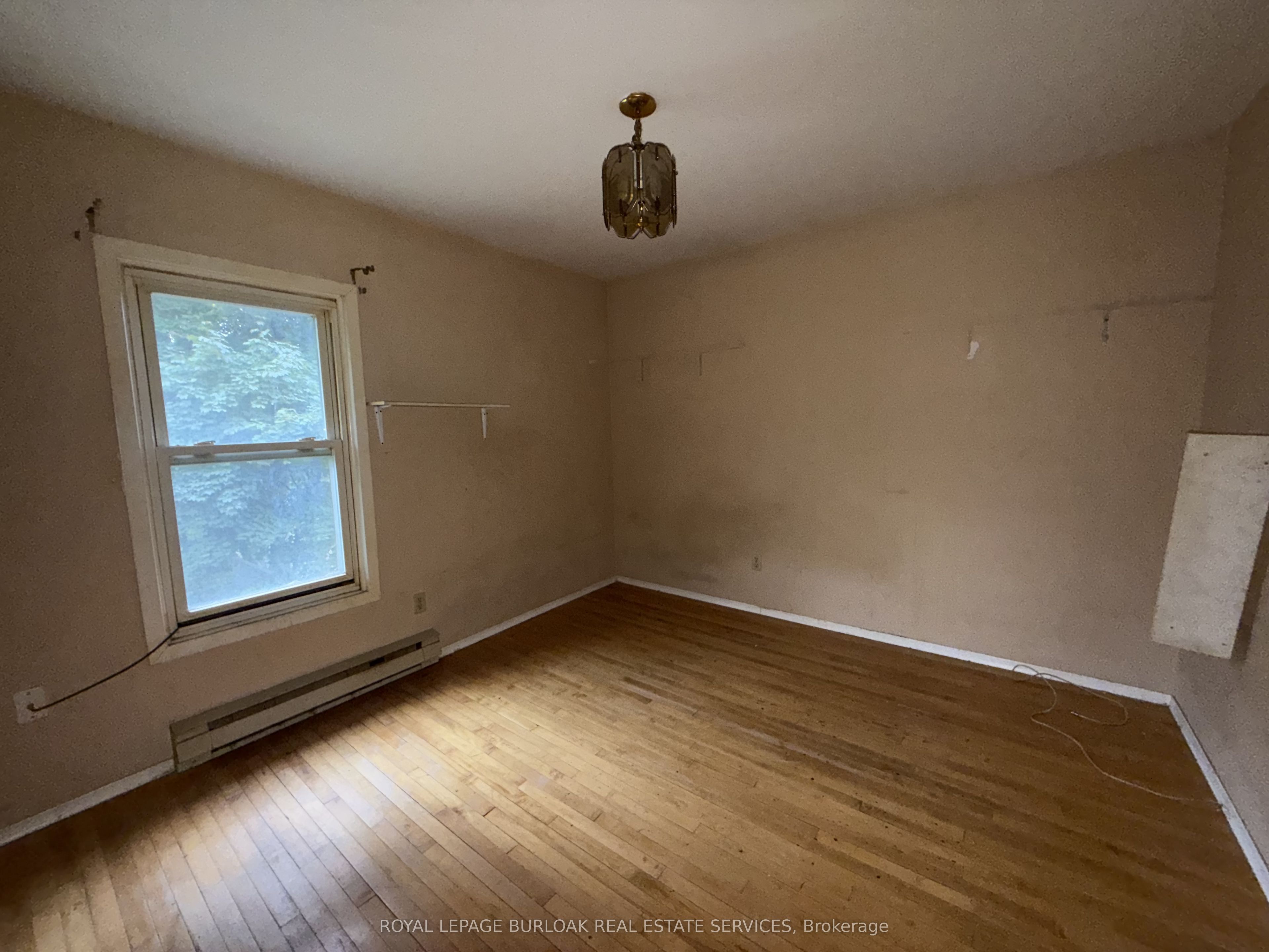 35 Albert Street E Property Photo 8