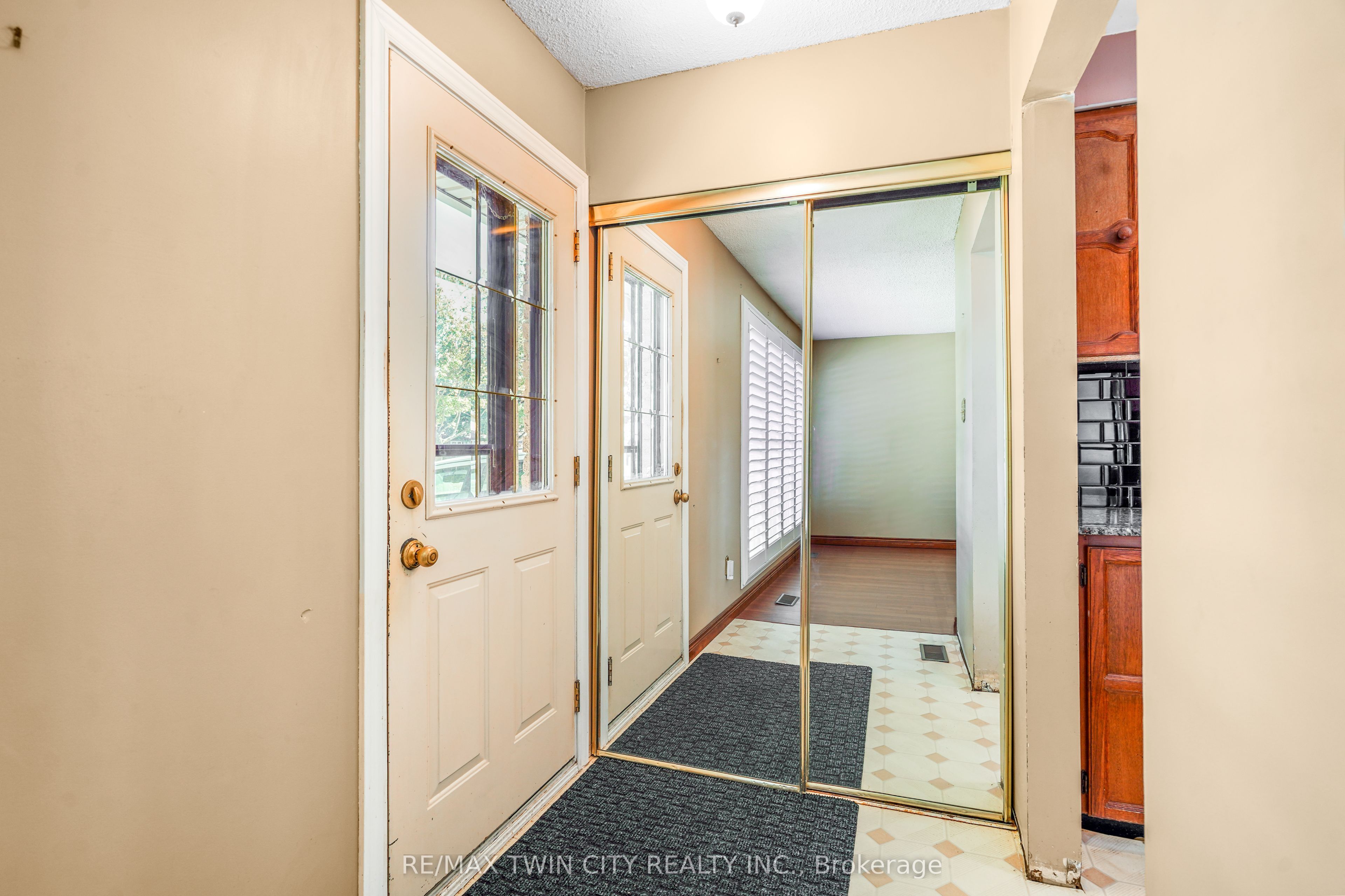 35 Ivanhoe Road Property Photo 6