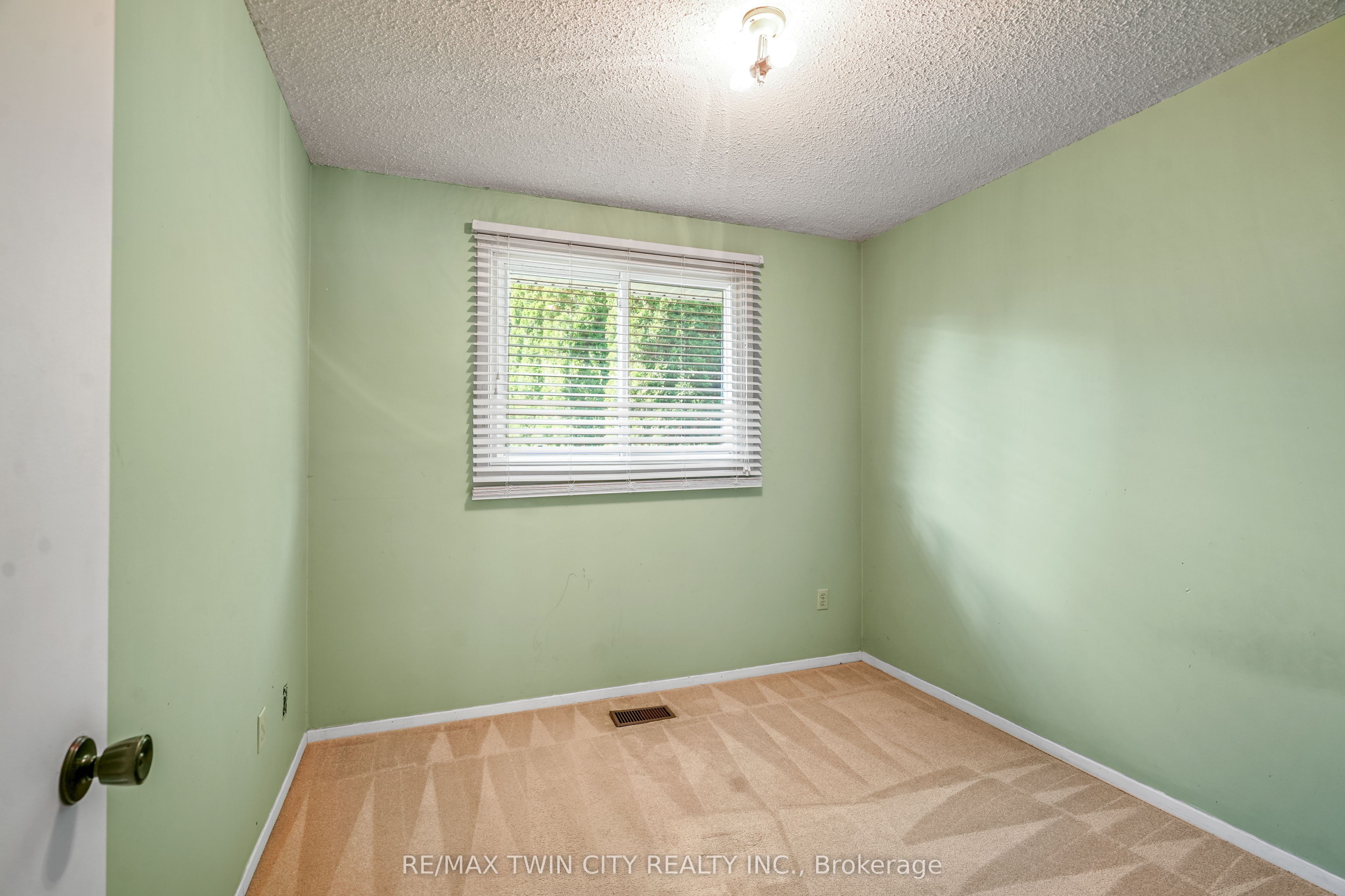 35 Ivanhoe Road Property Photo 21