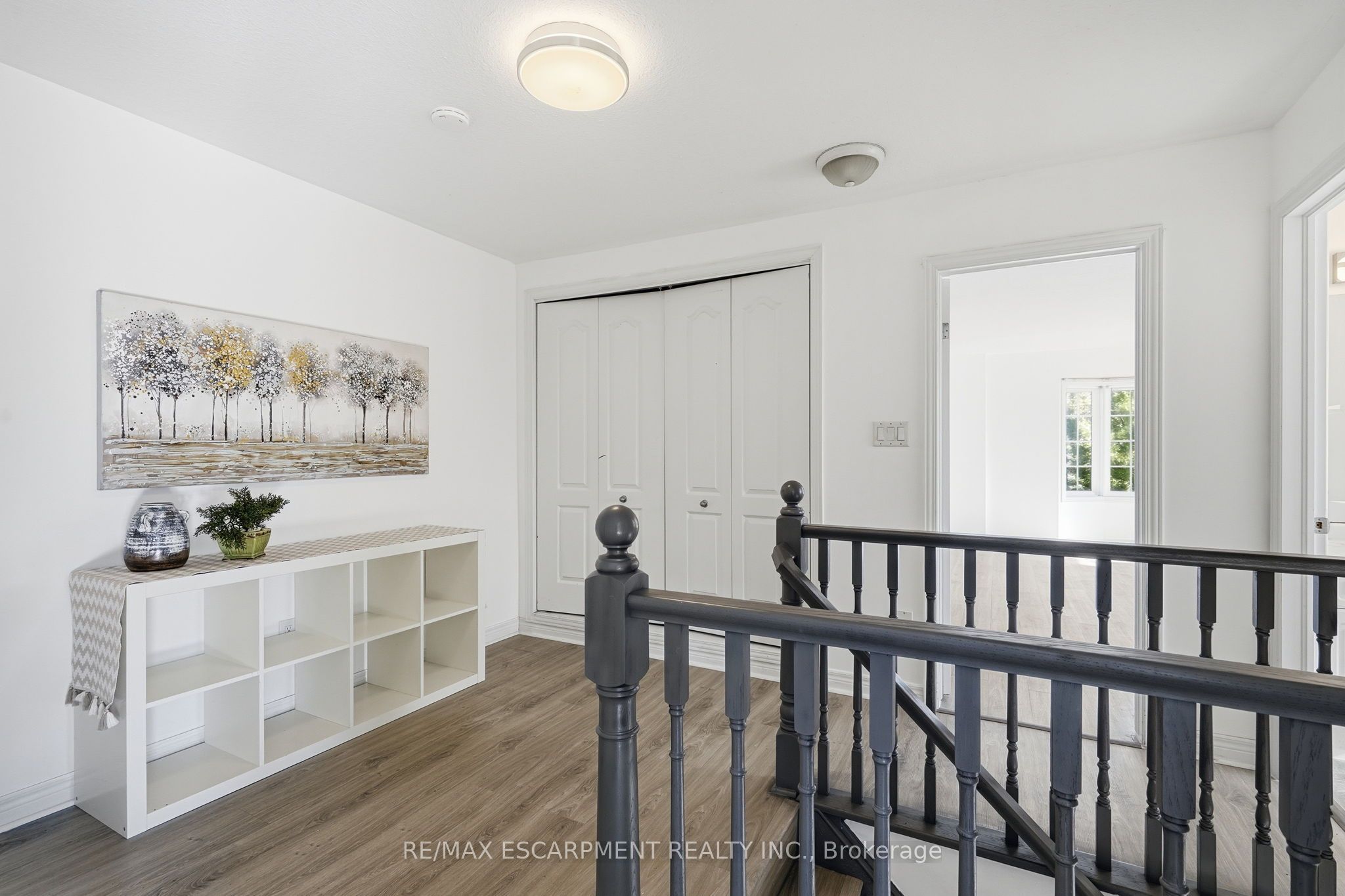 400 Stonehenge Drive 8 Property Photo 17