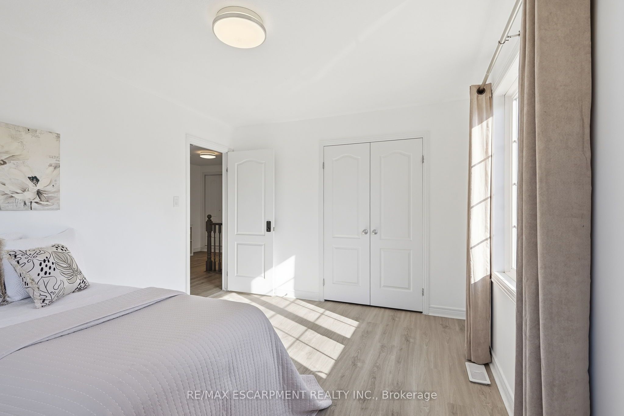 400 Stonehenge Drive 8 Property Photo 25