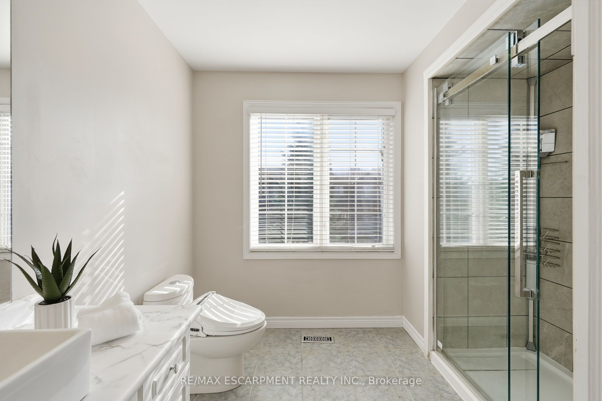 400 Stonehenge Drive 8 Property Photo 29