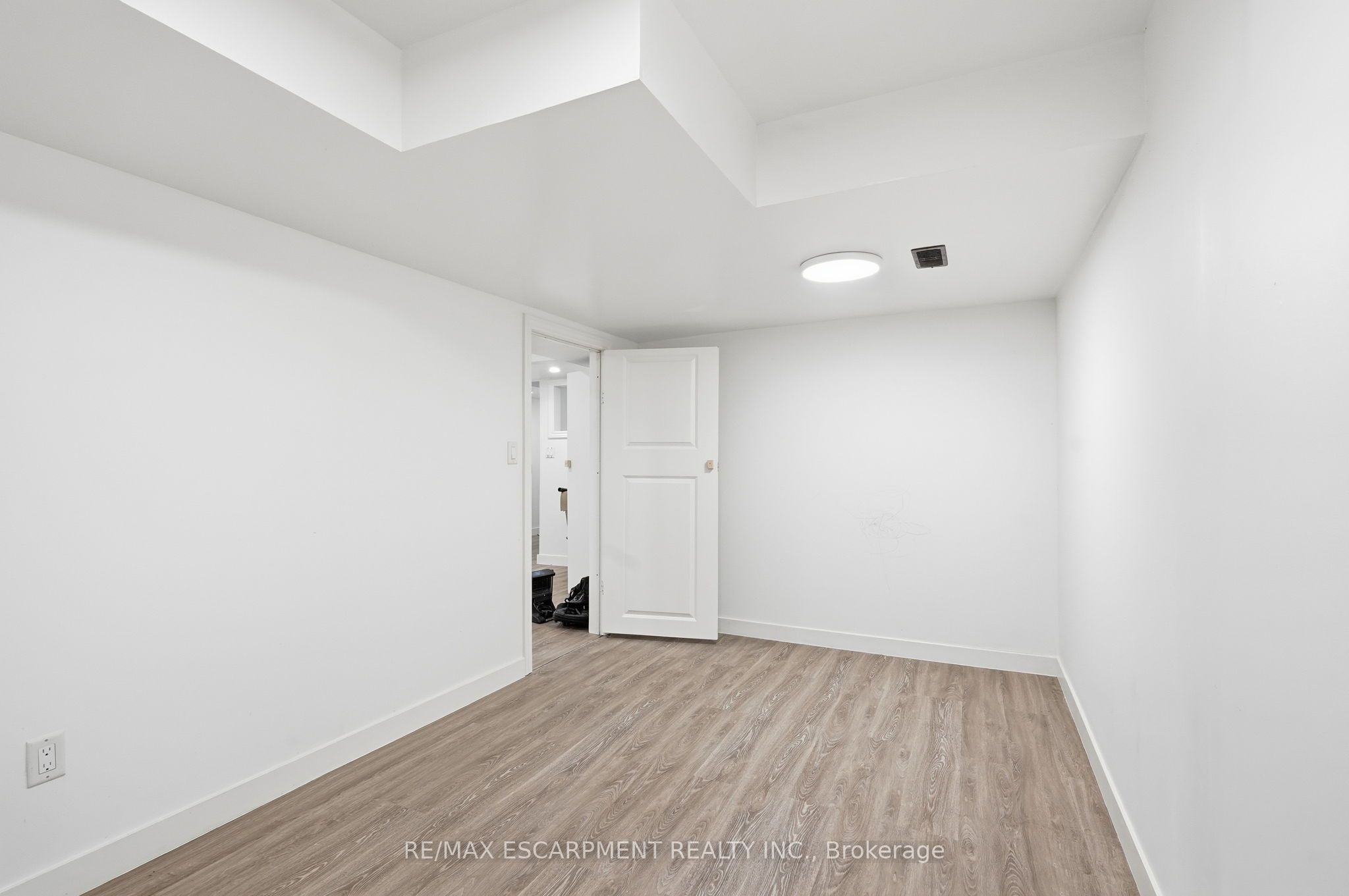 400 Stonehenge Drive 8 Property Photo 32