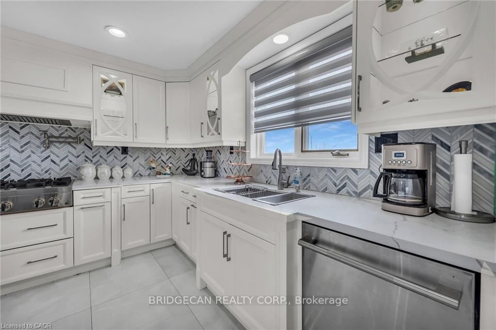 283 Second Road E Property Photo 8
