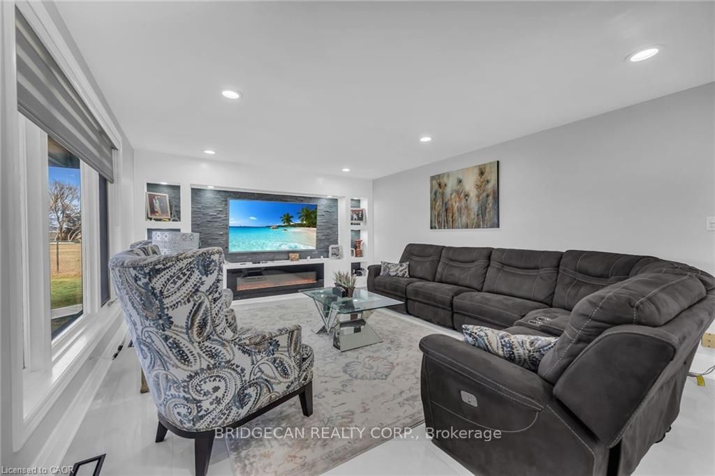 283 Second Road E Property Photo 13