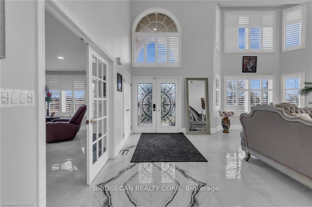 283 Second Road E Property Photo 16