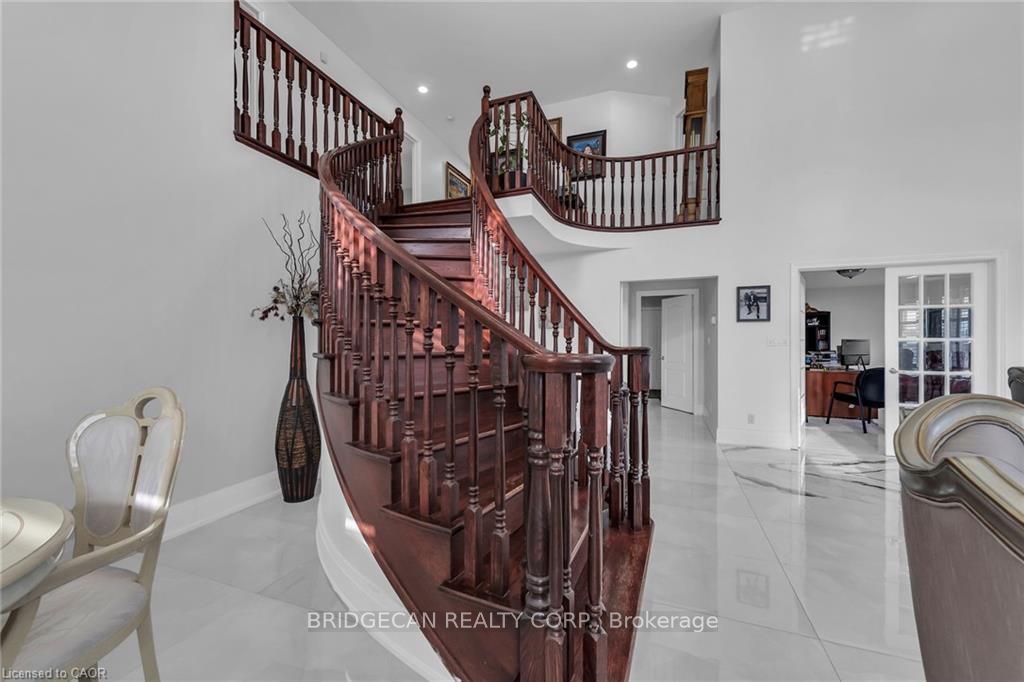 283 Second Road E Property Photo 19