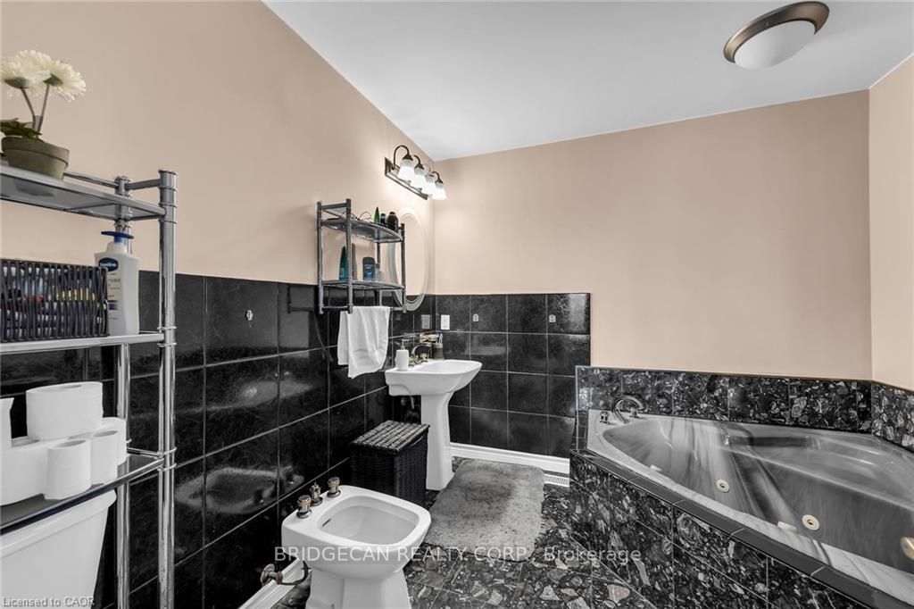 283 Second Road E Property Photo 27