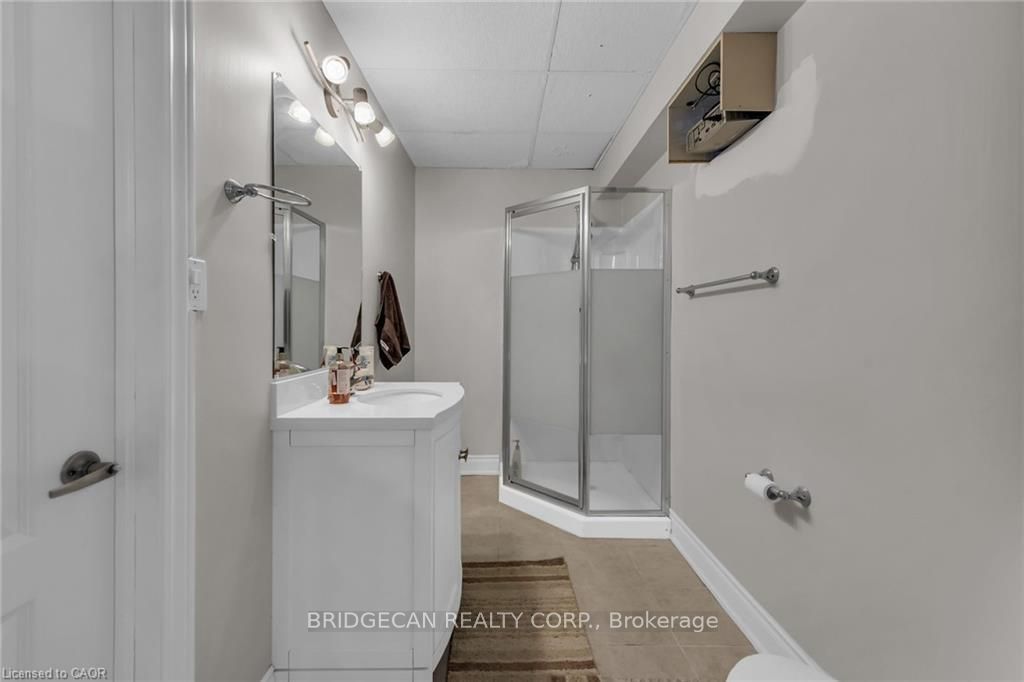 283 Second Road E Property Photo 43