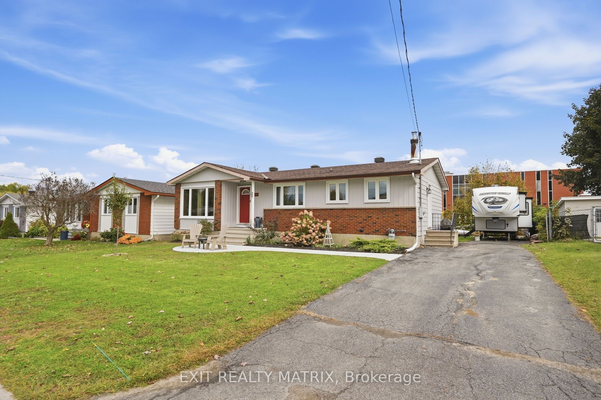 499 Gilles Street Property Photo 2